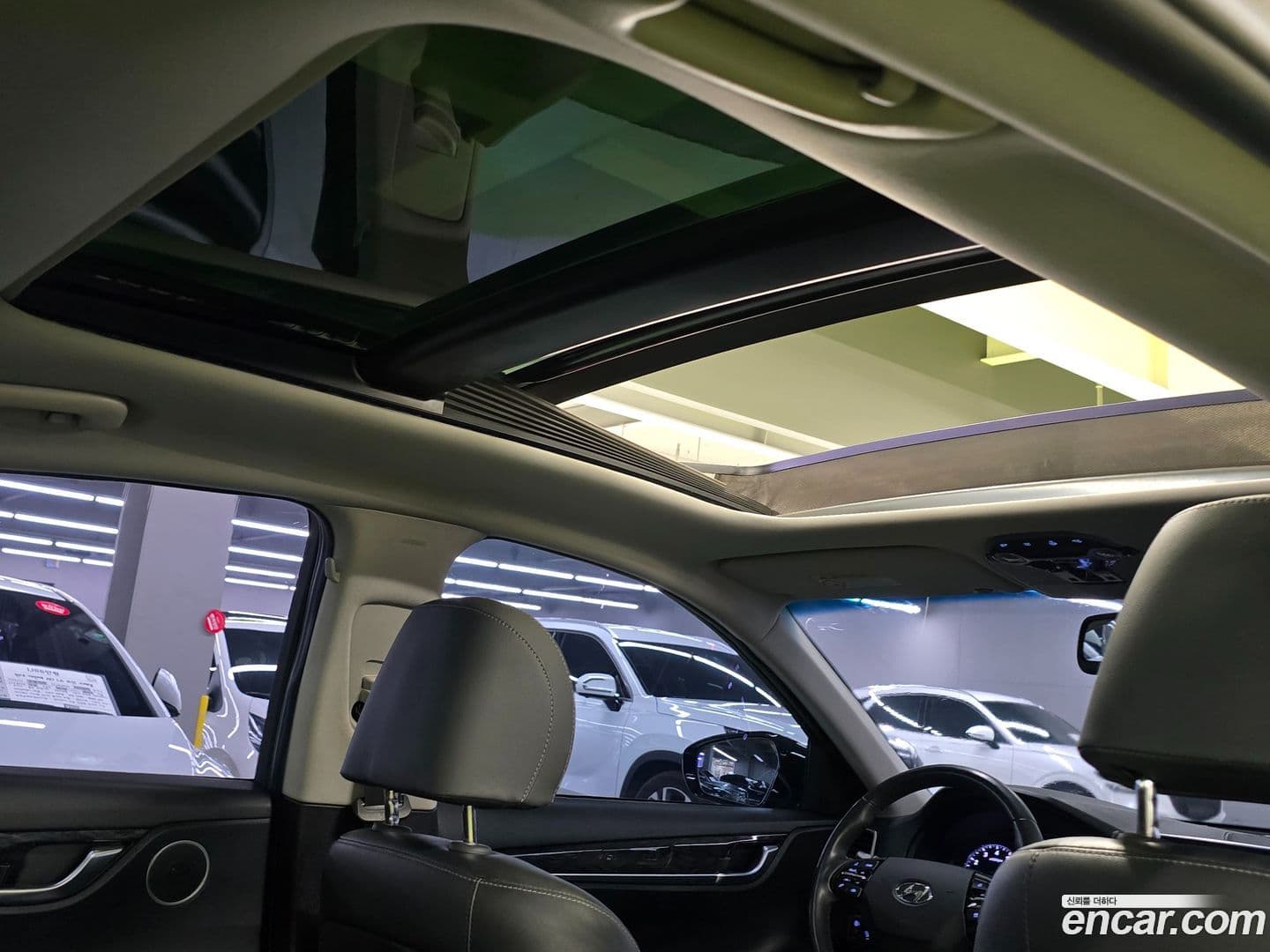 Main__Slider__Photo:Grandeur Hyundai 2018.10-5