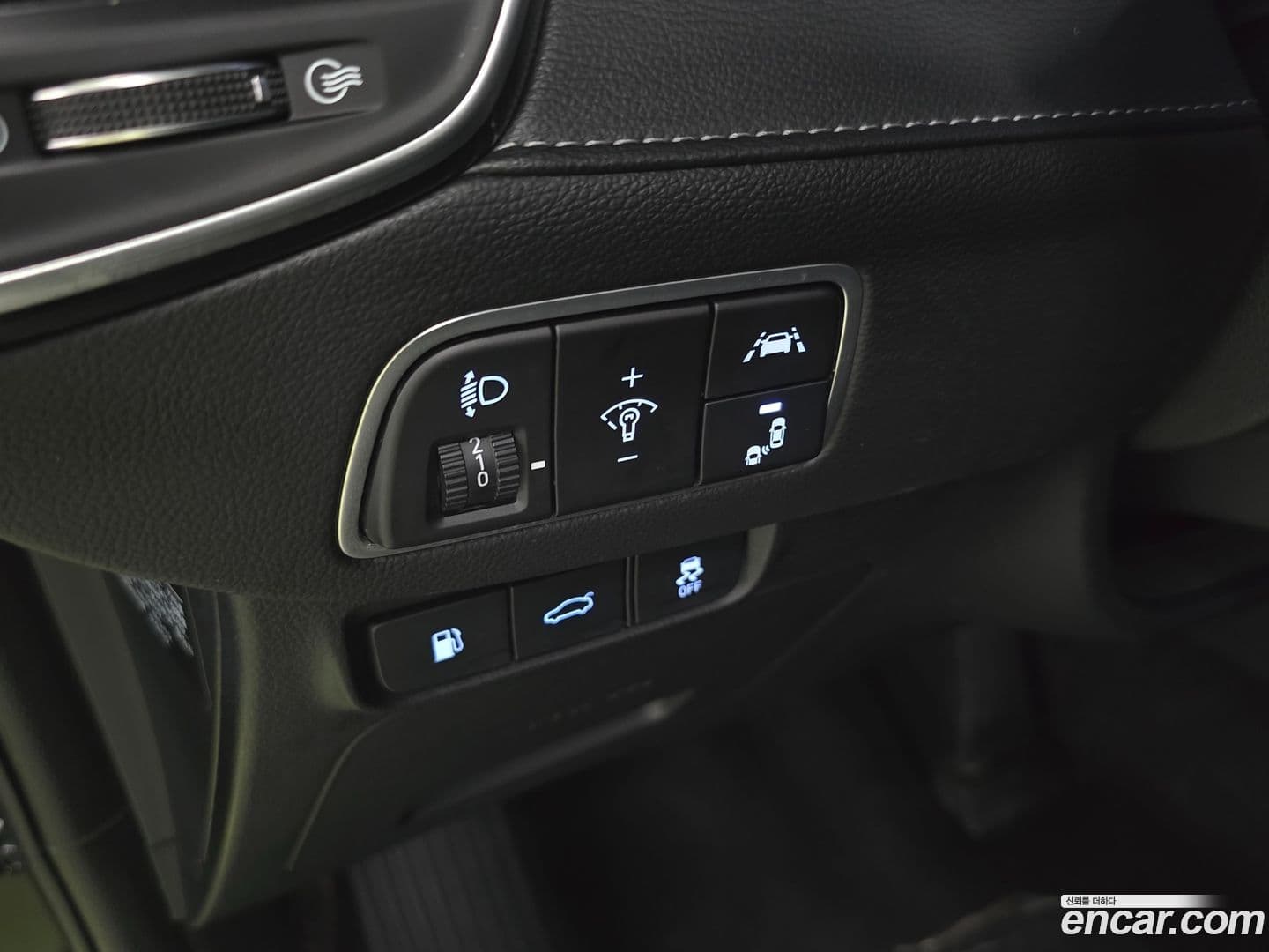 Main__Slider__Photo:Grandeur Hyundai 2018.10-6