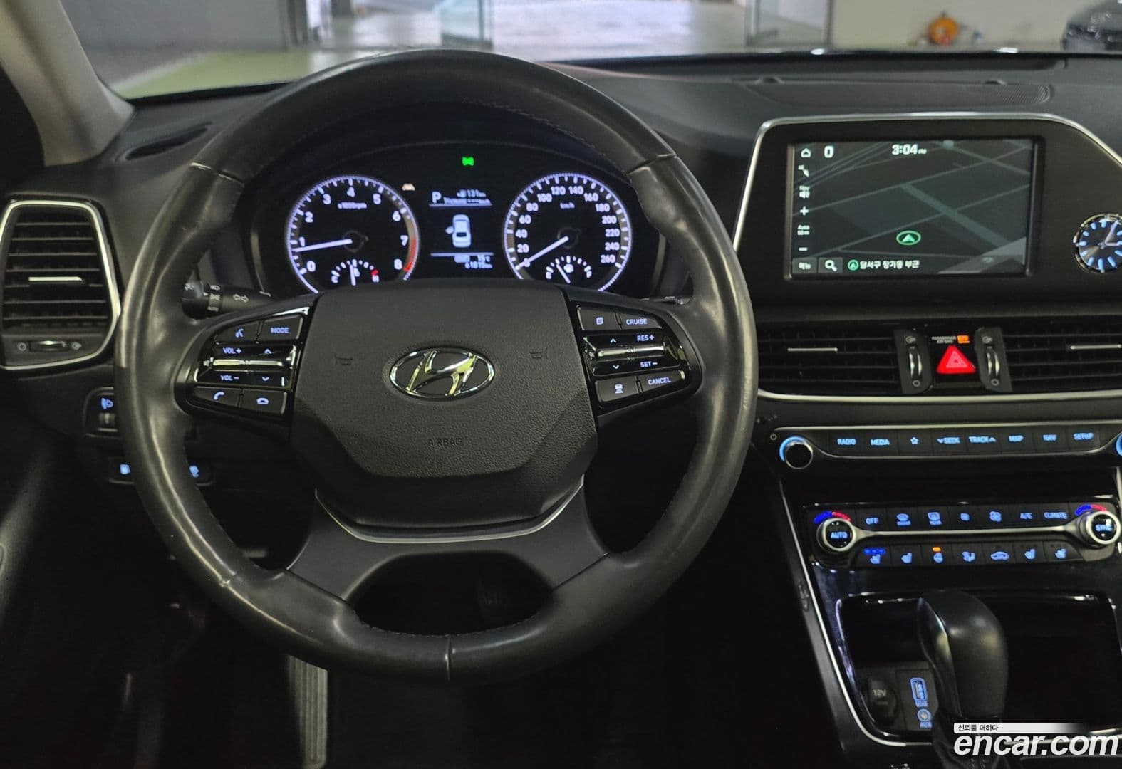 Main__Slider__Photo:Grandeur Hyundai 2018.10-11