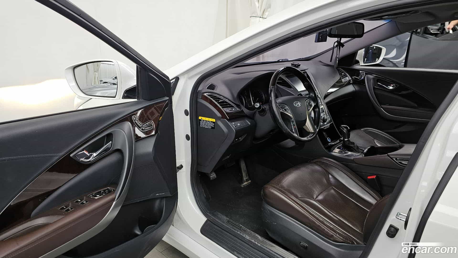 Grandeur Hyundai 2013.9-INNER-010