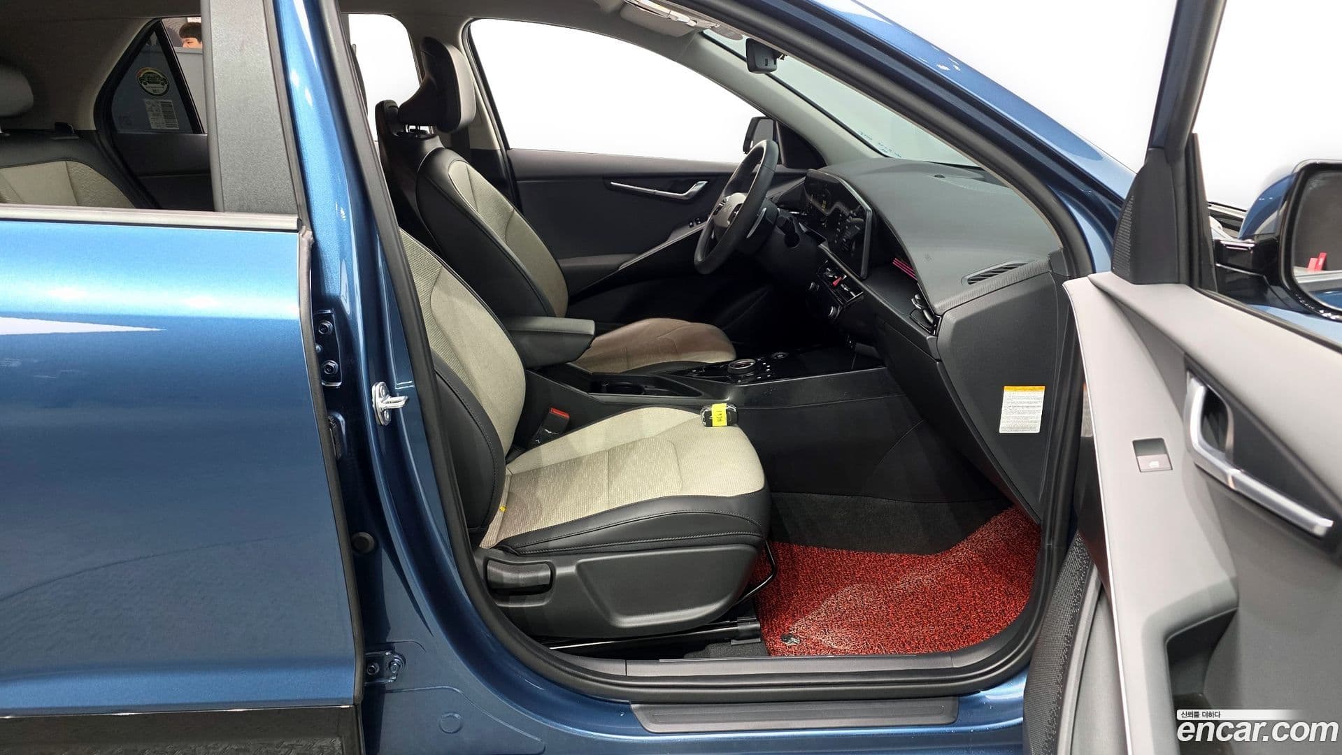 Main__Slider__Photo:Niro Kia 2024.1-10