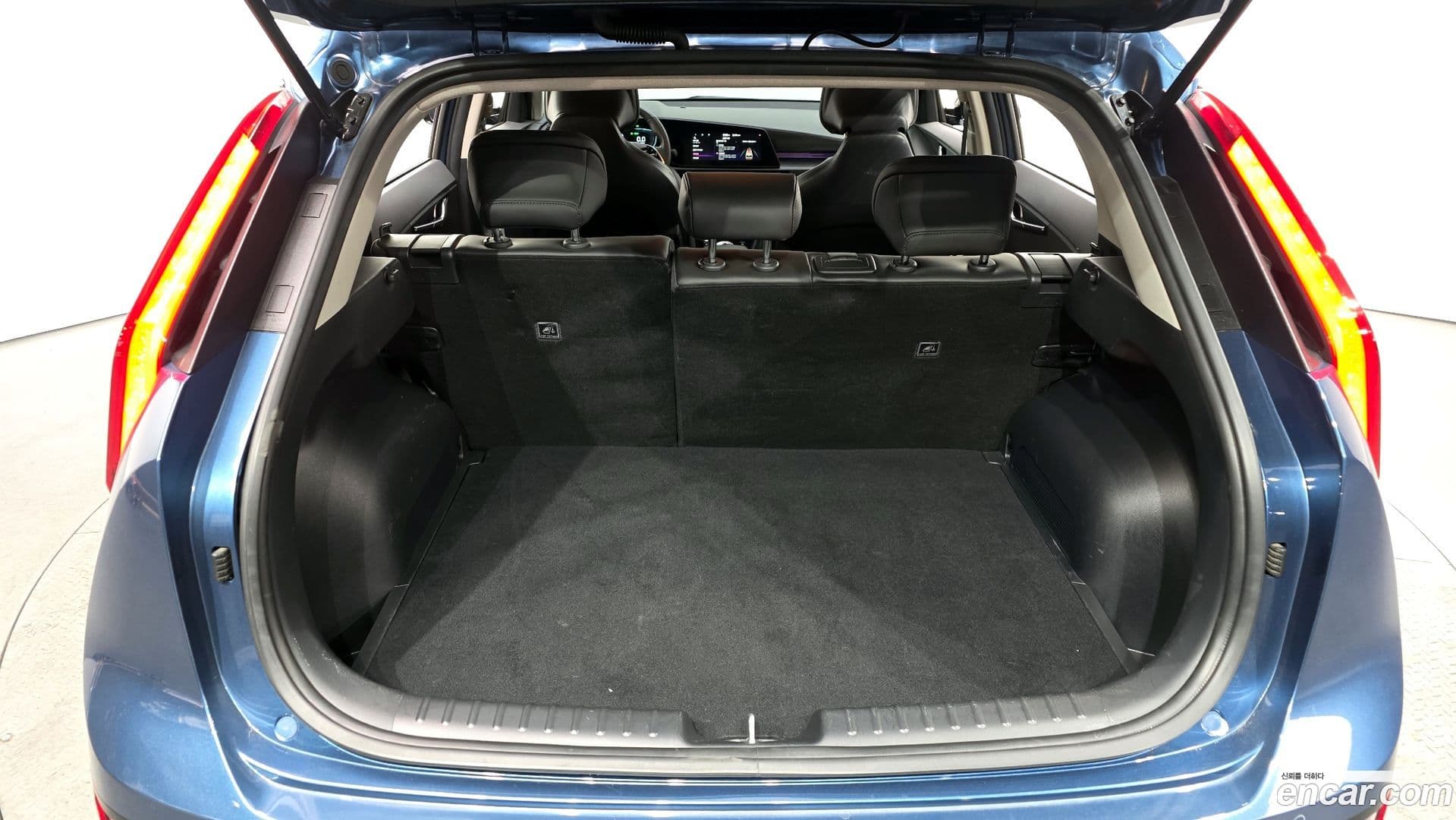 Main__Slider__Photo:Niro Kia 2024.1-19