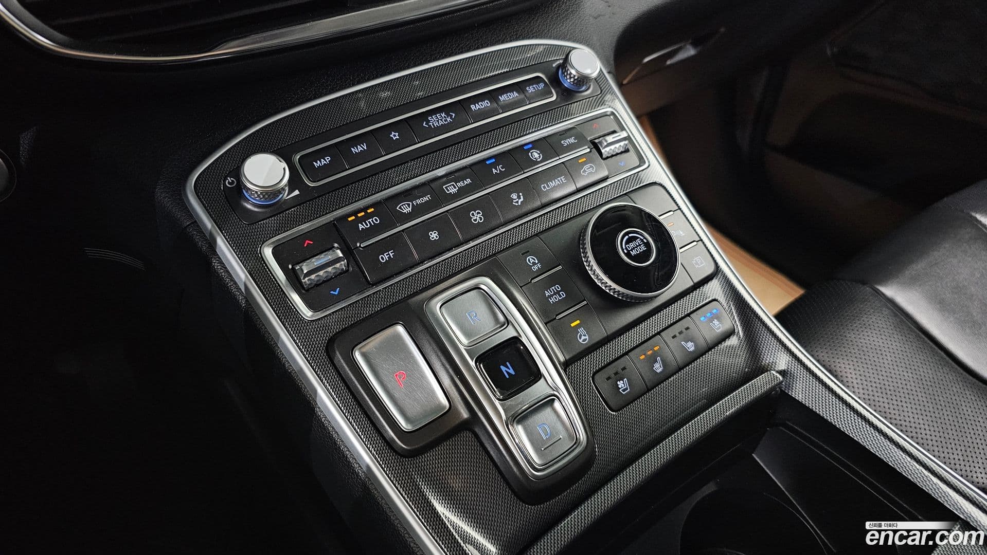 Main__Slider__Photo:Santafe Hyundai 2021.0-8