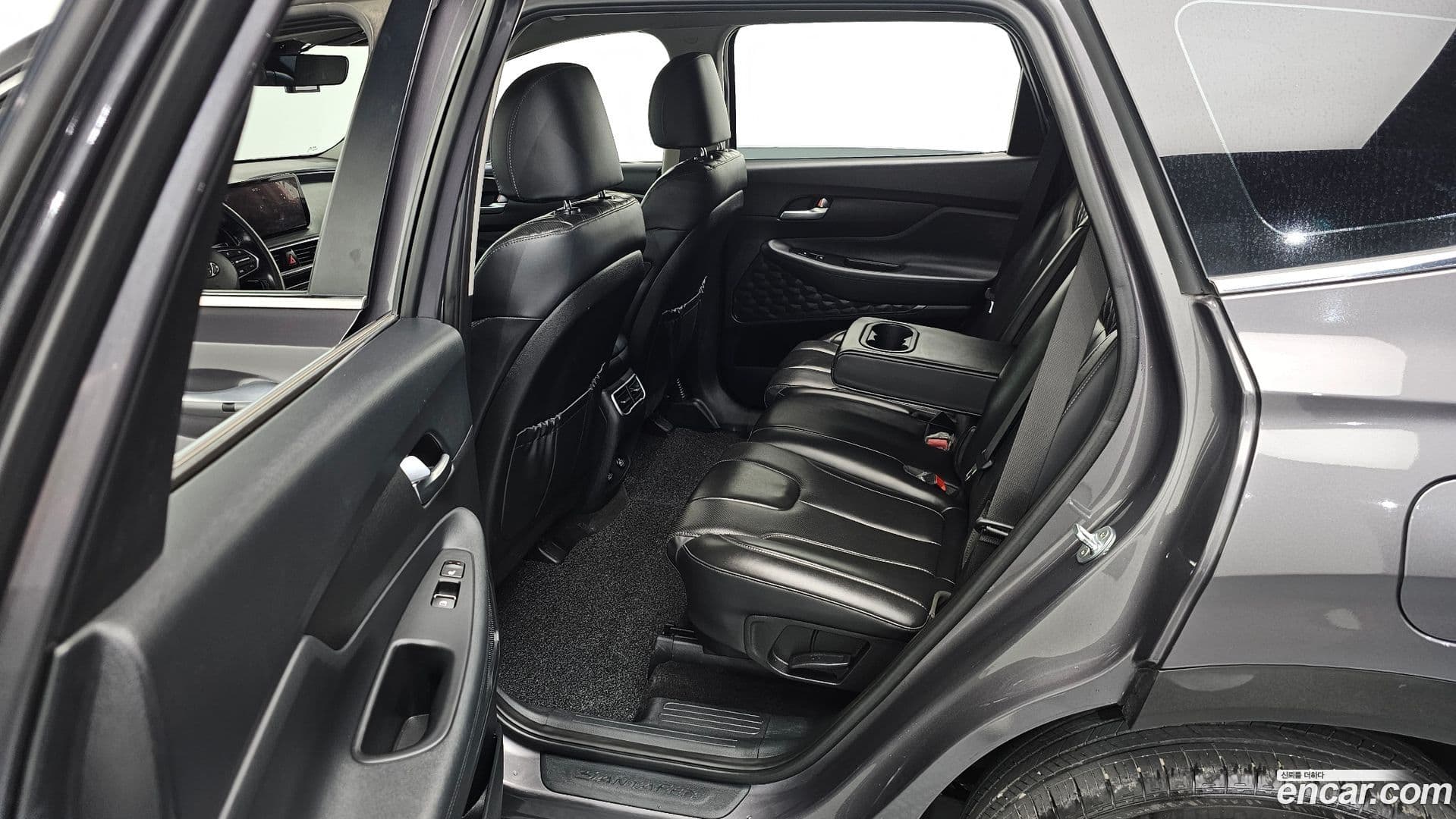 Main__Slider__Photo:Santafe Hyundai 2021.0-10