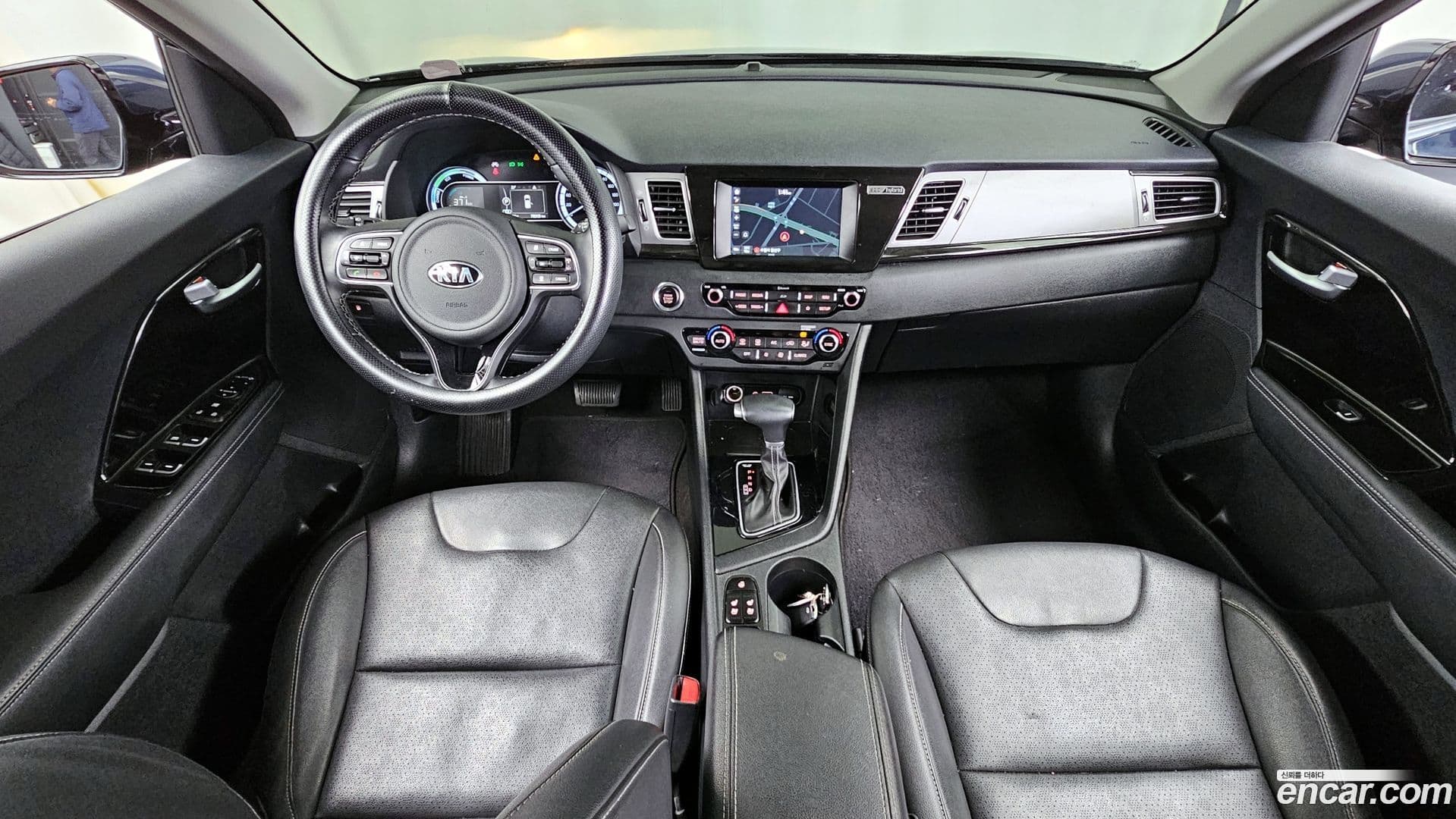 Main__Slider__Photo:Niro Kia 2018.11-6