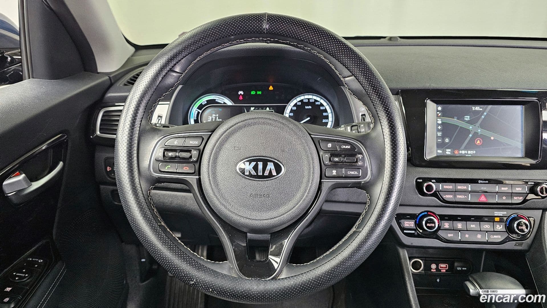 Main__Slider__Photo:Niro Kia 2018.11-12