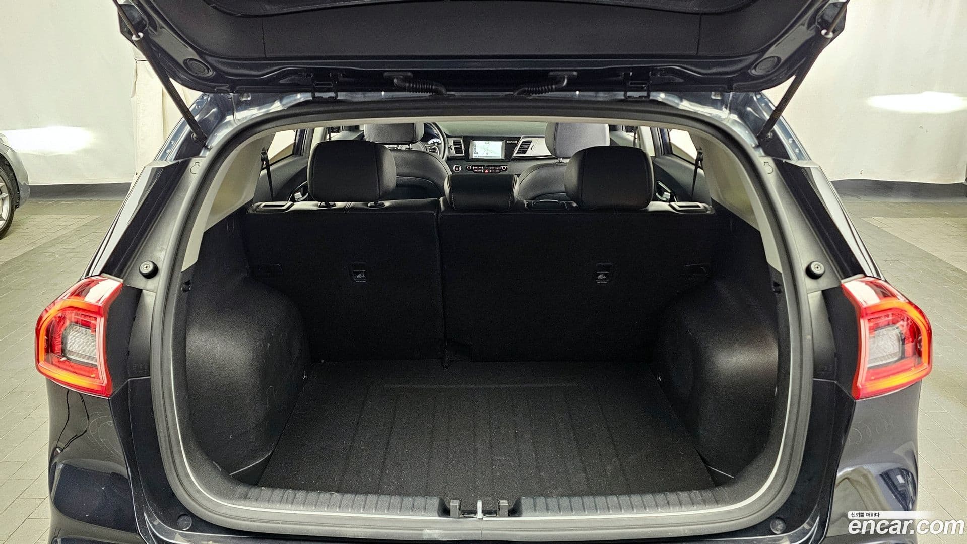 Main__Slider__Photo:Niro Kia 2018.11-19