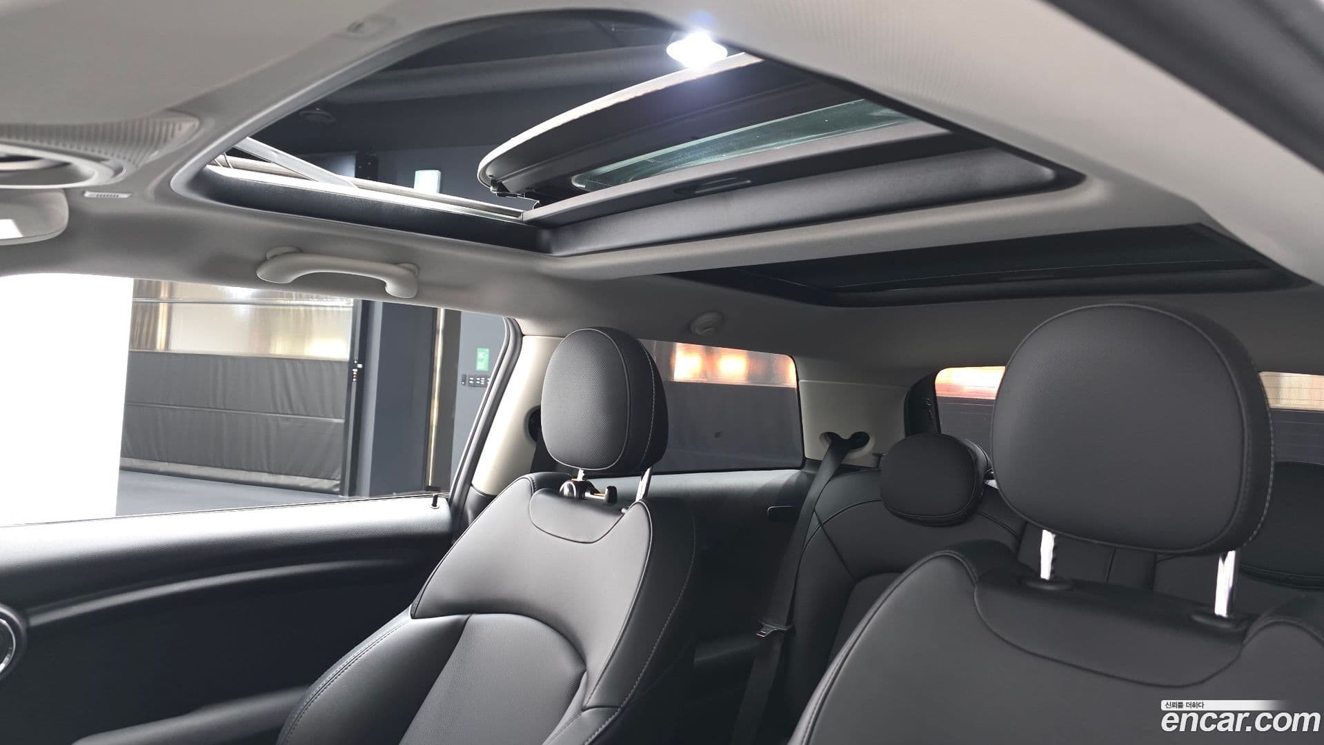 Main__Slider__Photo:Cooper Mini 2021.6-18