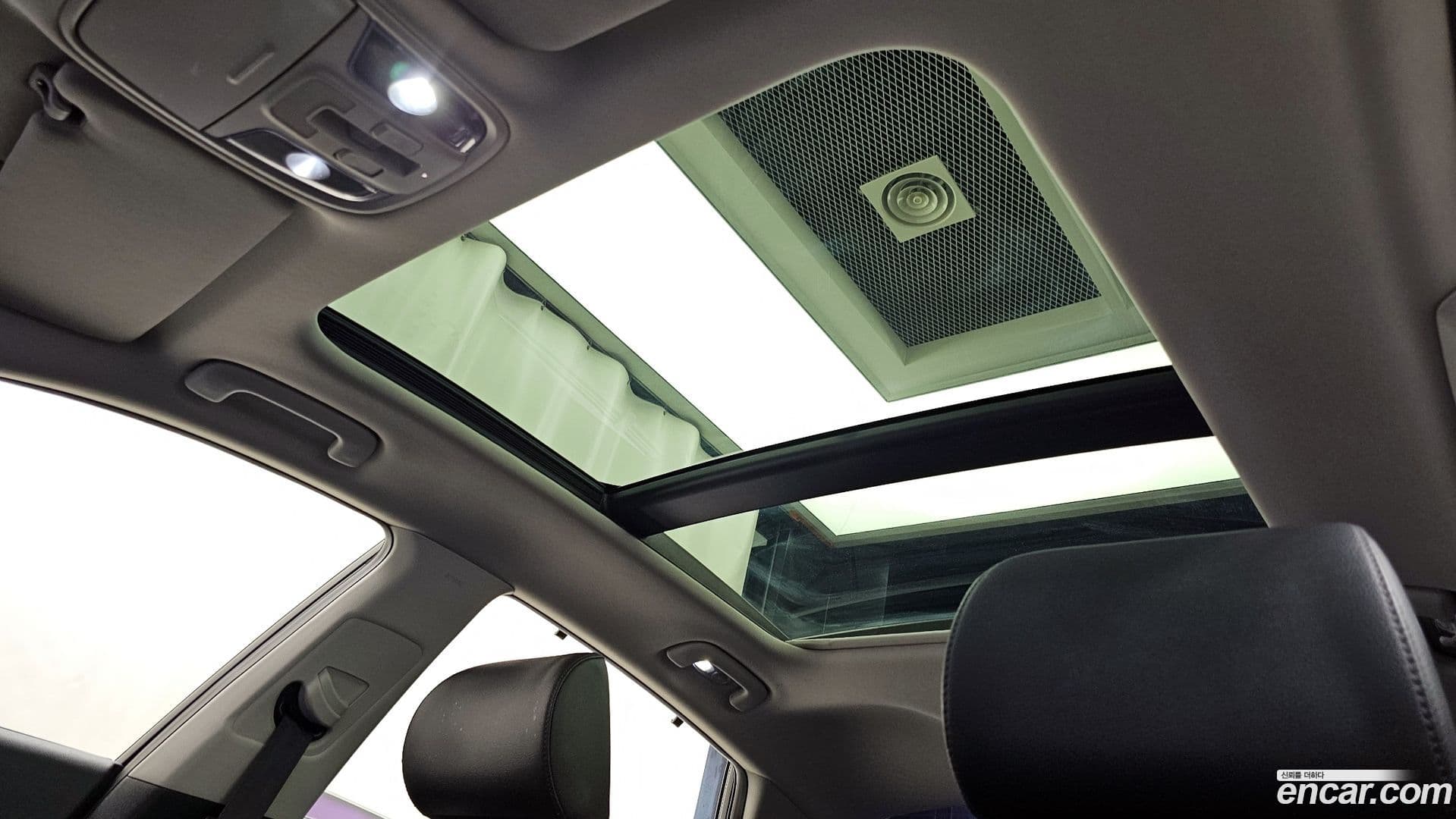 Main__Slider__Photo:K5 Kia 2015.9-17