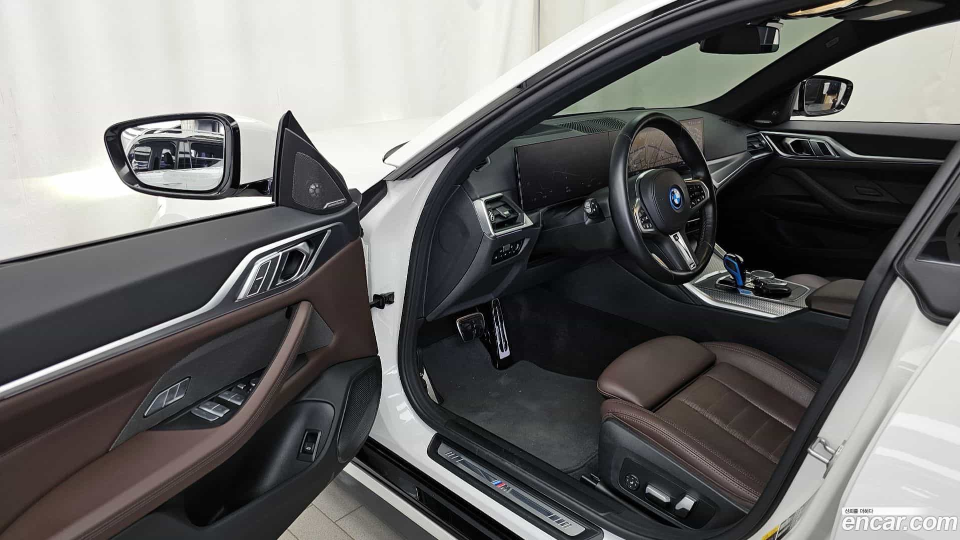 i4 BMW 2022.10-INNER-010