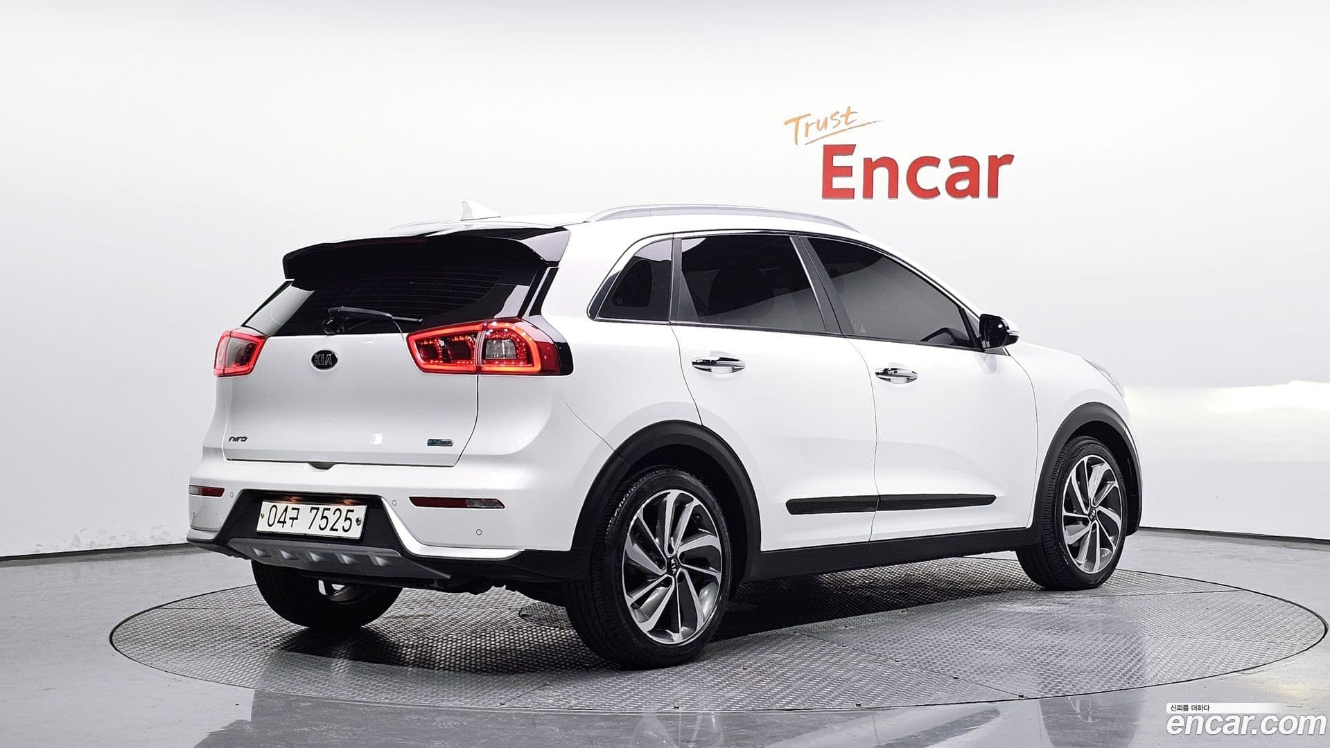 Main__Slider__Photo:Niro Kia 2017.10-1