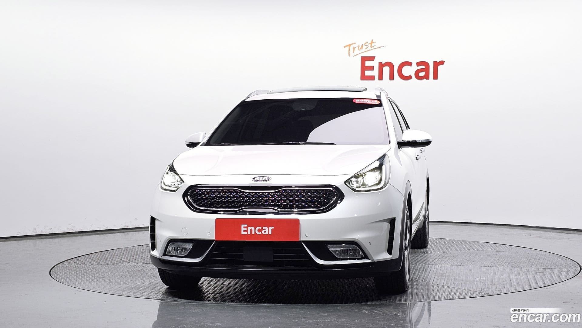 Main__Slider__Photo:Niro Kia 2017.10-2