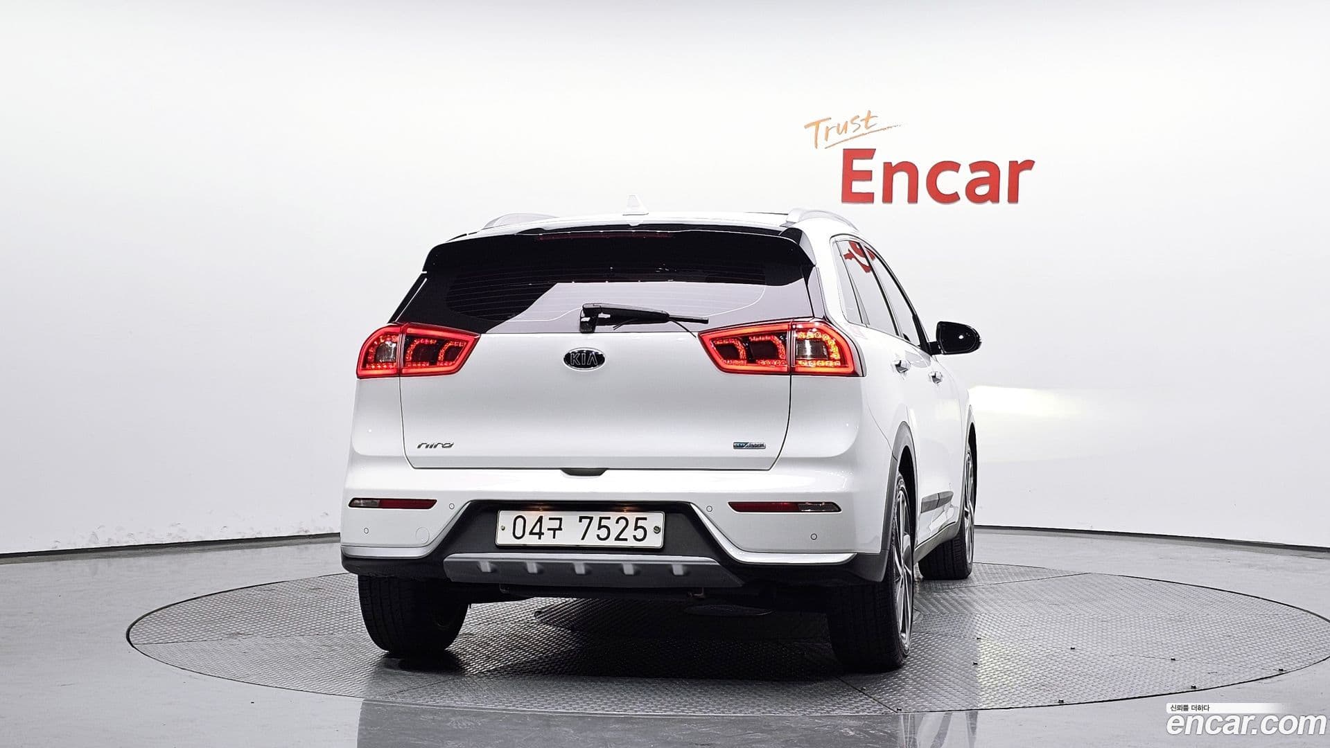 Main__Slider__Photo:Niro Kia 2017.10-3