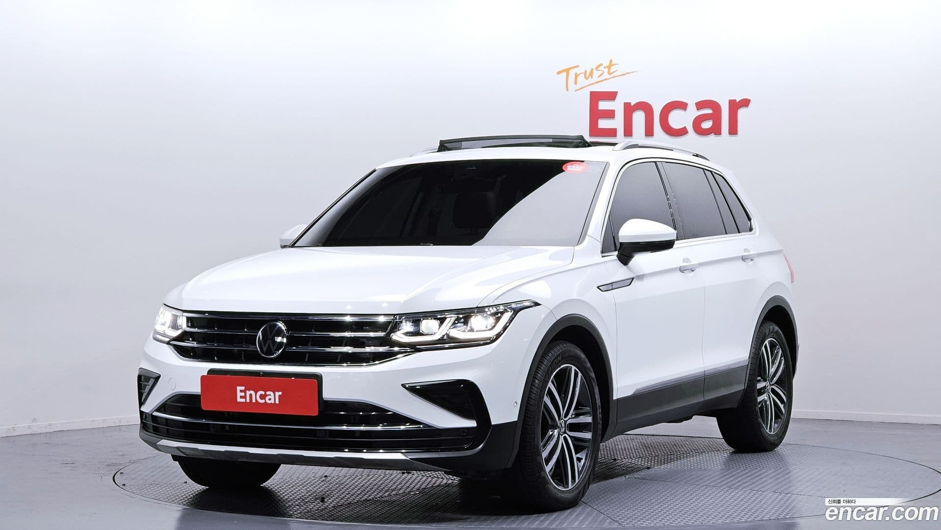 Main__Slider__Photo:Tiguan Volkswagen 2022.8-0