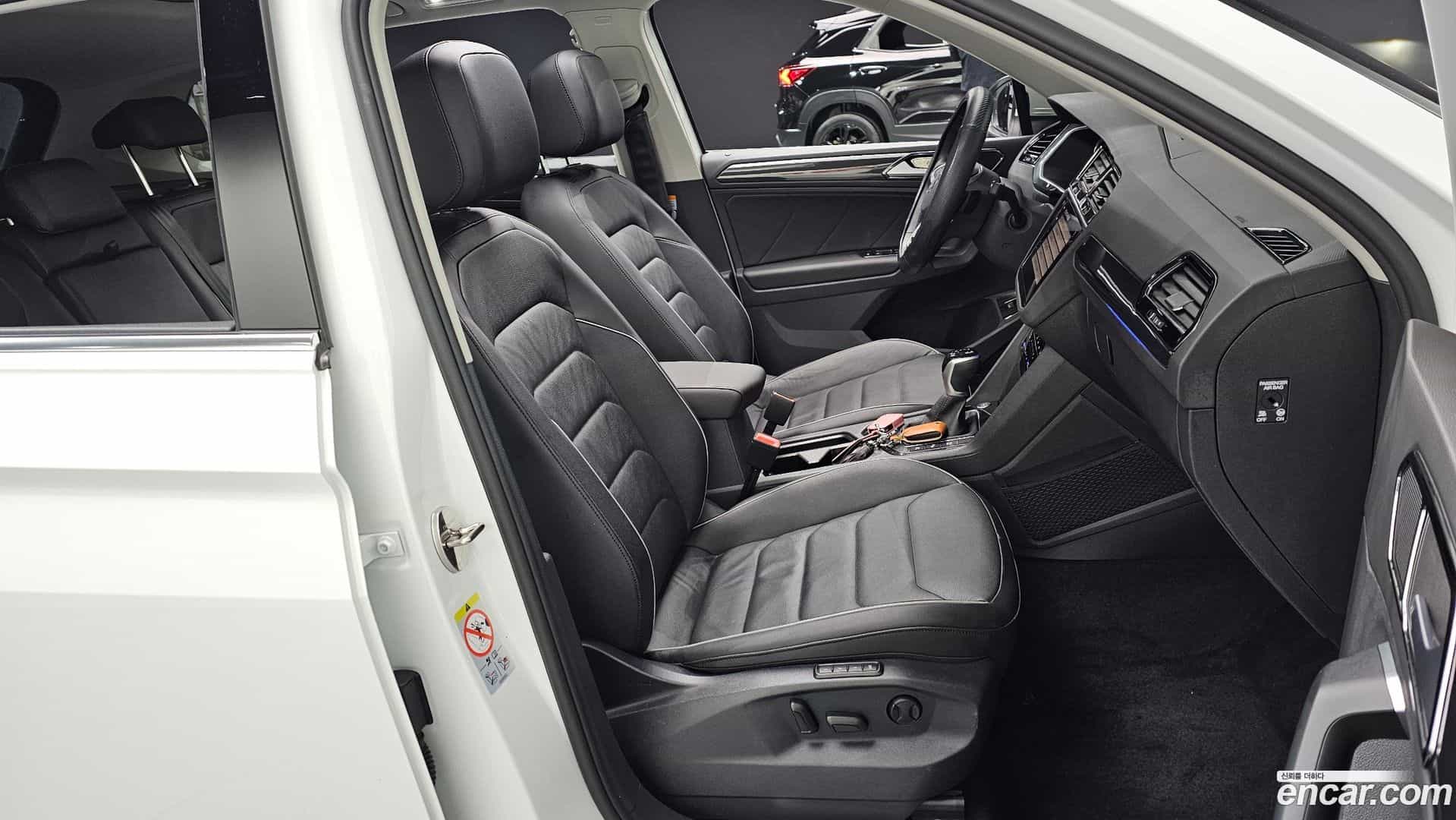 Tiguan Volkswagen 2022.8-INNER-010