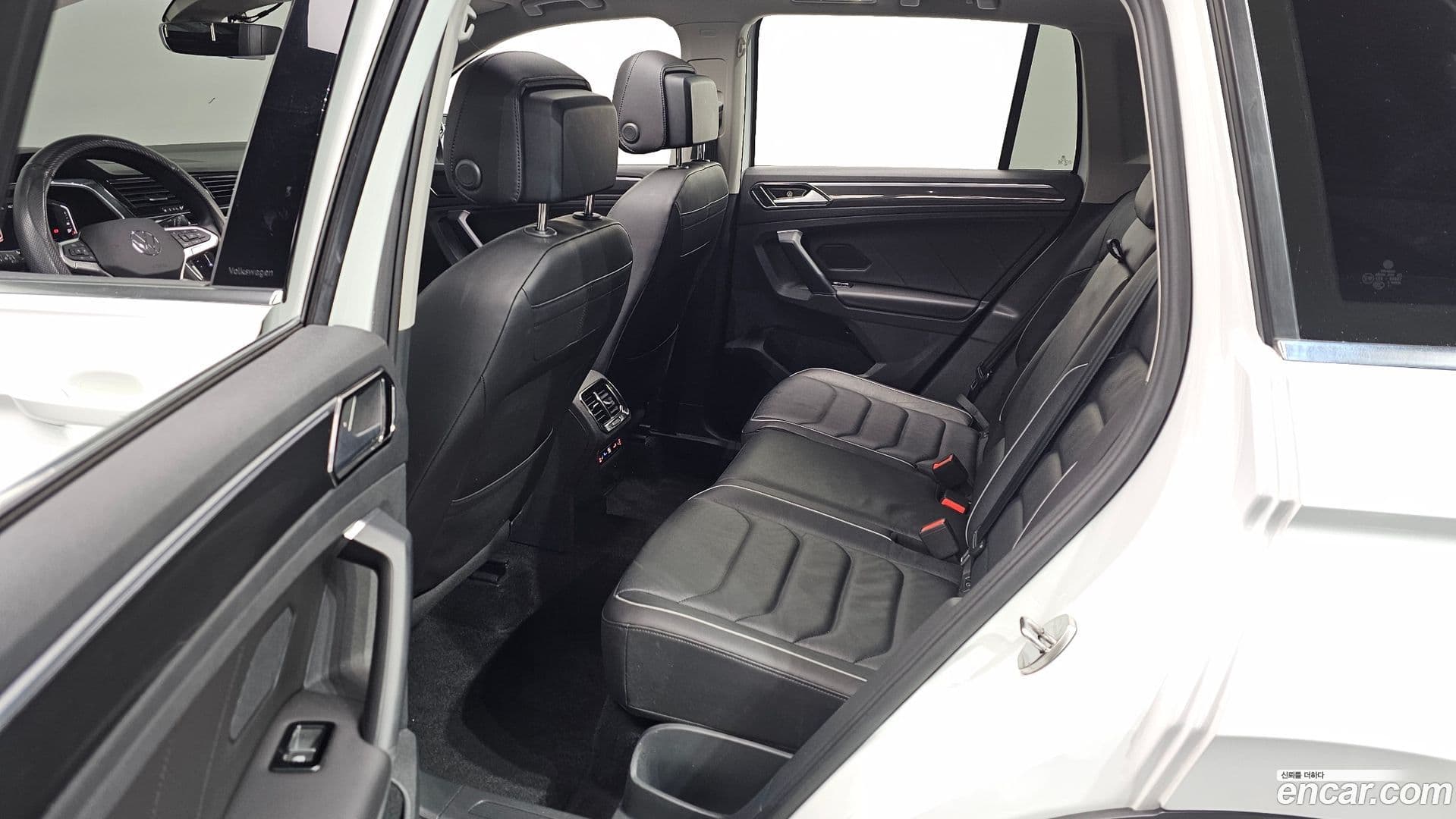 Main__Slider__Photo:Tiguan Volkswagen 2022.8-15