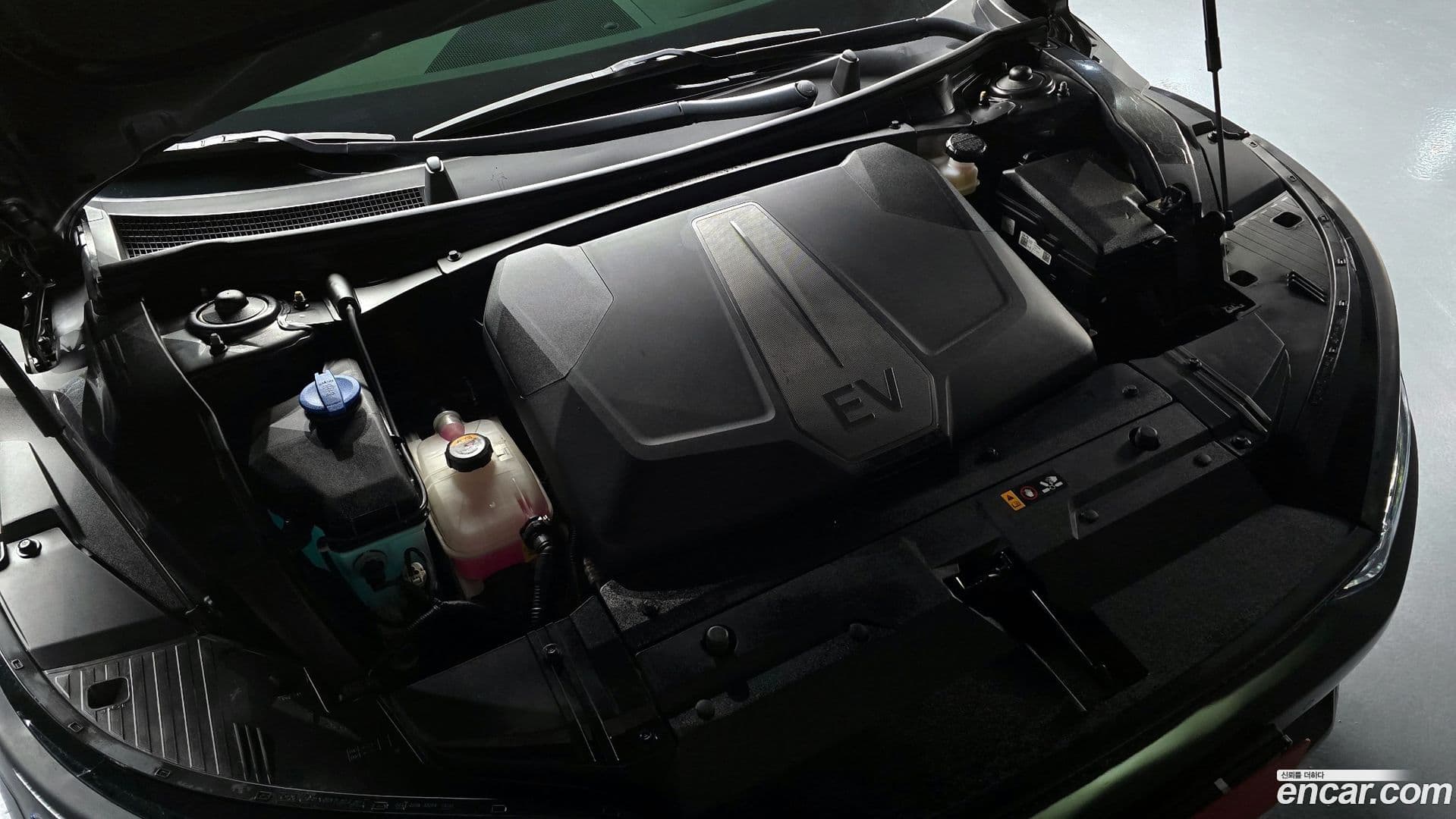 Main__Slider__Photo:EV6 Kia 2023.9-5