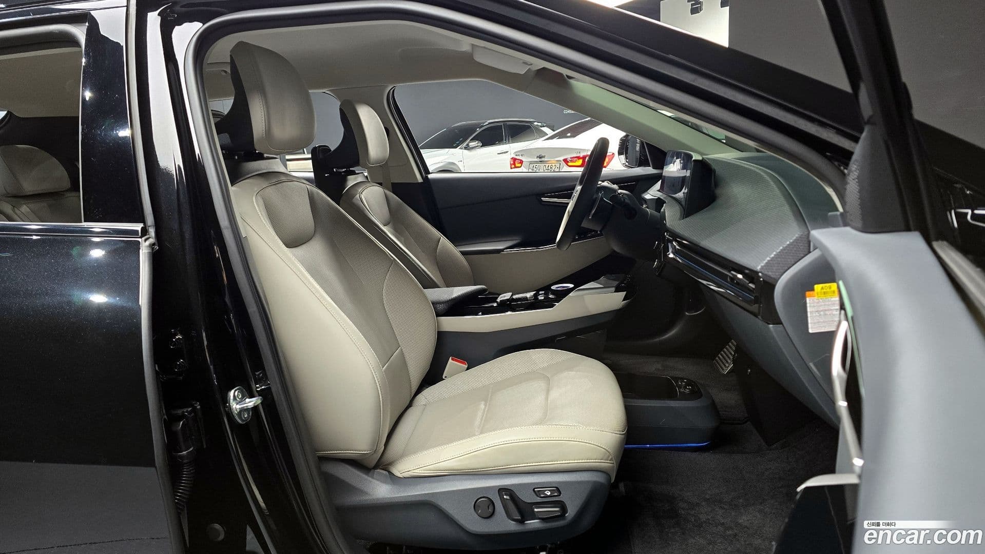 Main__Slider__Photo:EV6 Kia 2023.9-9