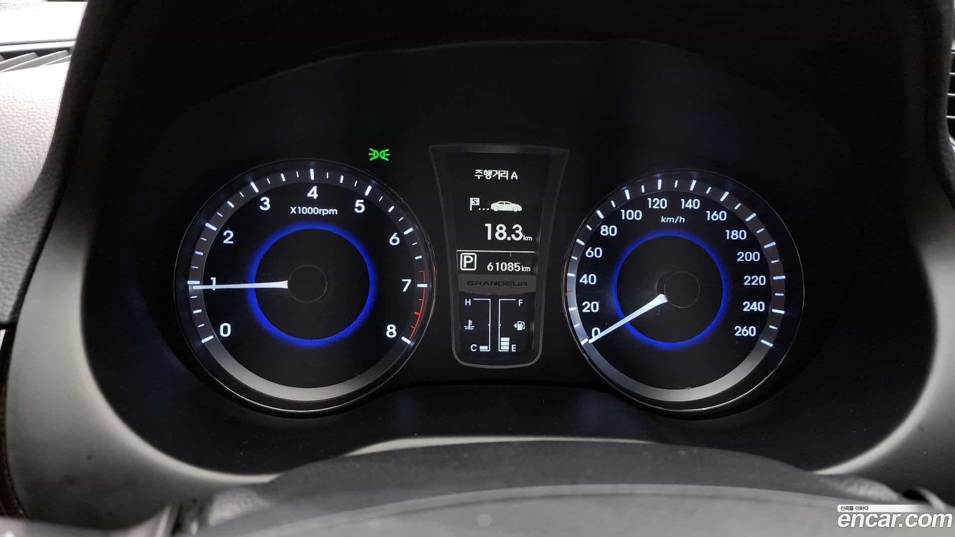 Grandeur Hyundai 2014.2-INNER-008