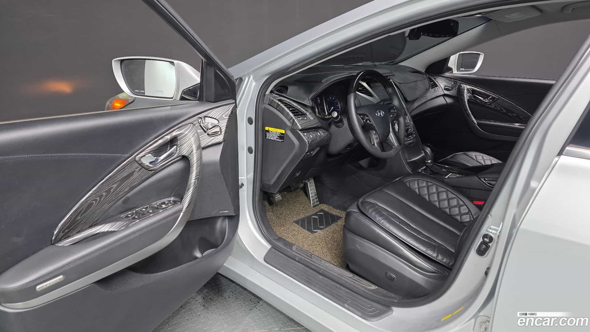 Grandeur Hyundai 2013.11-INNER-010