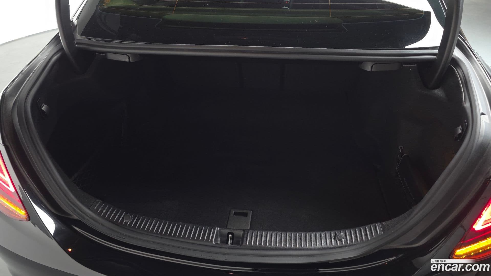 Main__Slider__Photo:C-Class Mercedes-Benz 2020.10-19