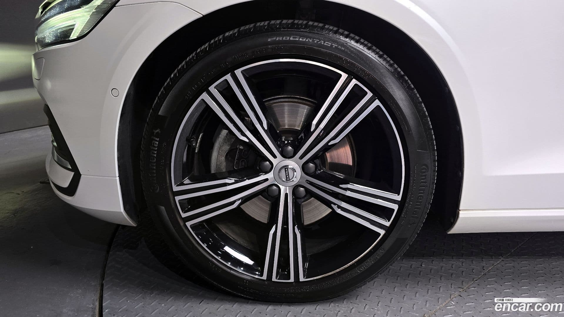 Main__Slider__Photo:S60 Volvo 2021.8-4