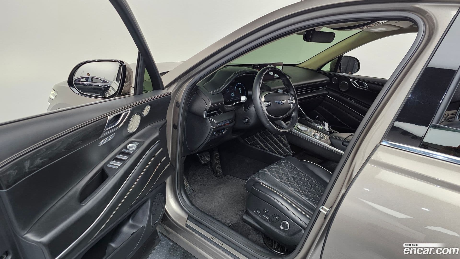 Main__Slider__Photo:GV80 Genesis 2021.2-9