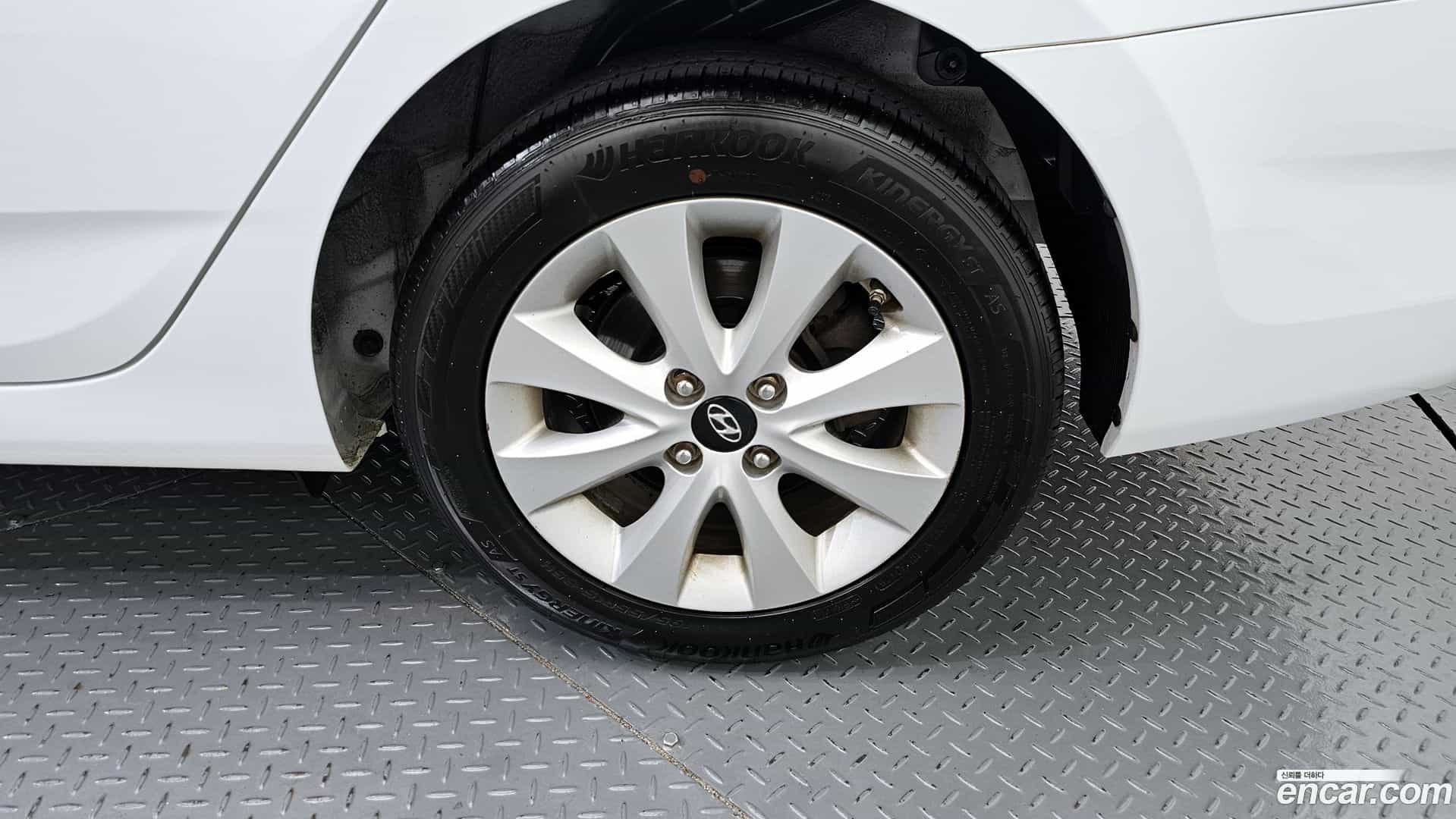 Accent Hyundai 2015.1-OUTER-005