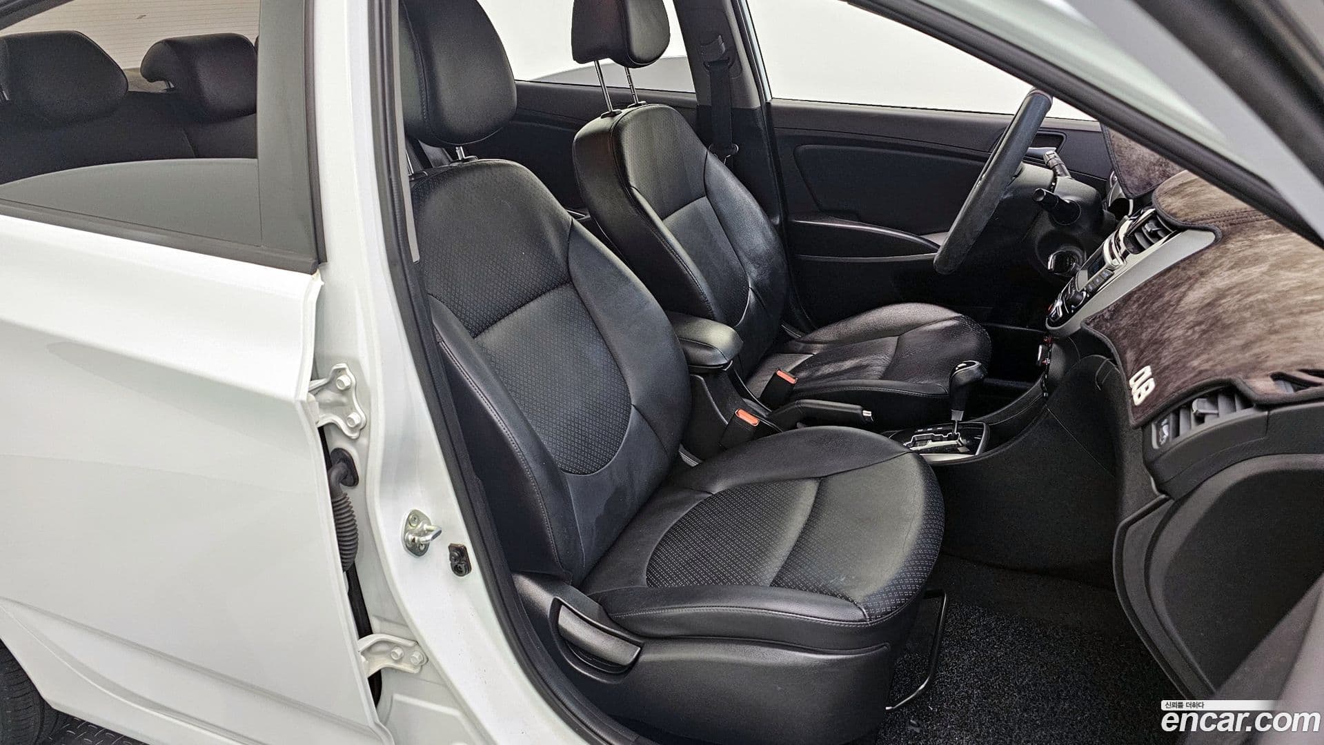 Main__Slider__Photo:Accent Hyundai 2015.1-9