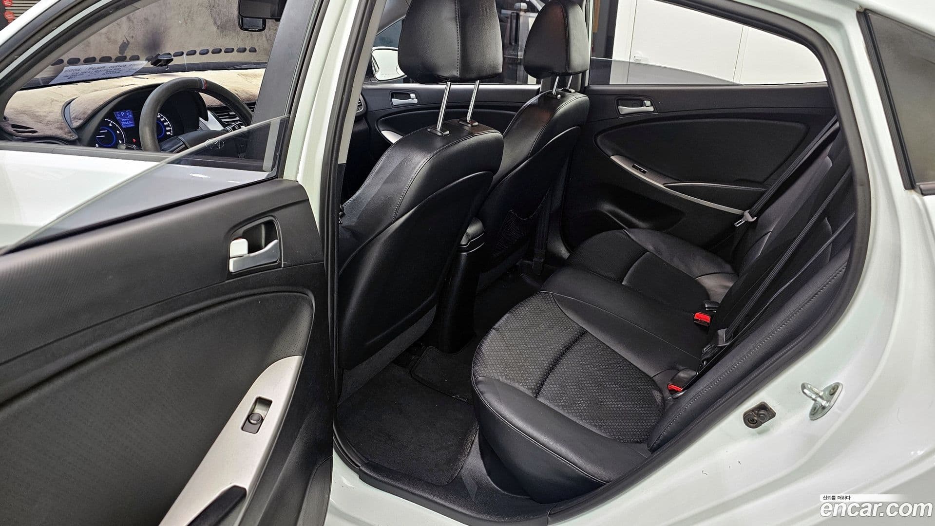 Main__Slider__Photo:Accent Hyundai 2015.1-12