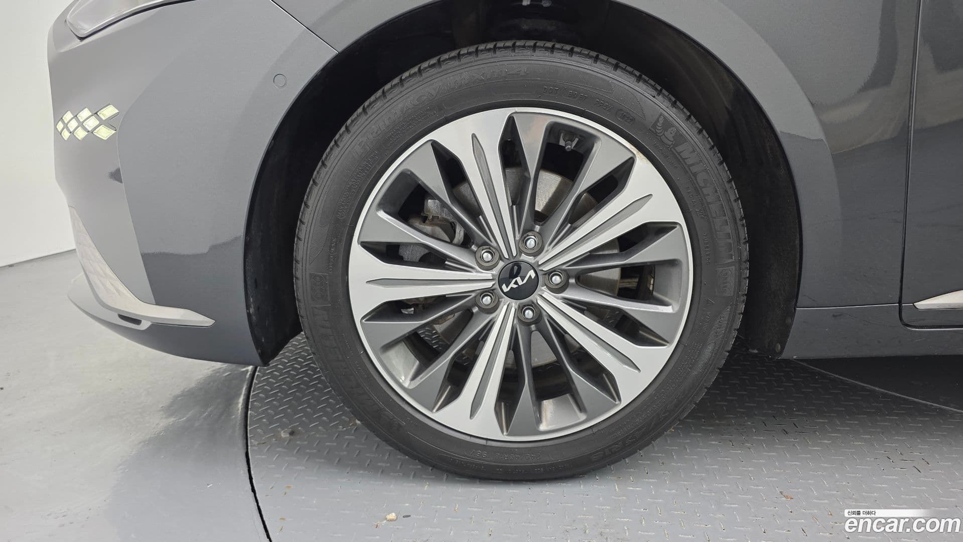 Main__Slider__Photo:K8 Kia 2022.2-4