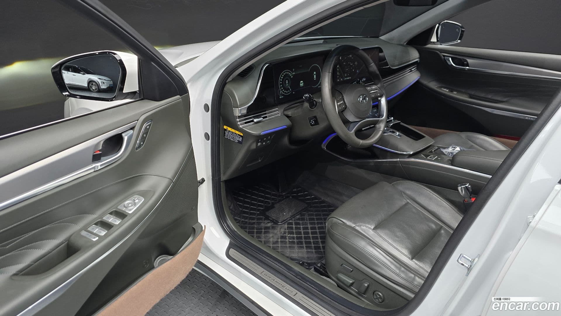 Main__Slider__Photo:Grandeur Hyundai 2020.4-10