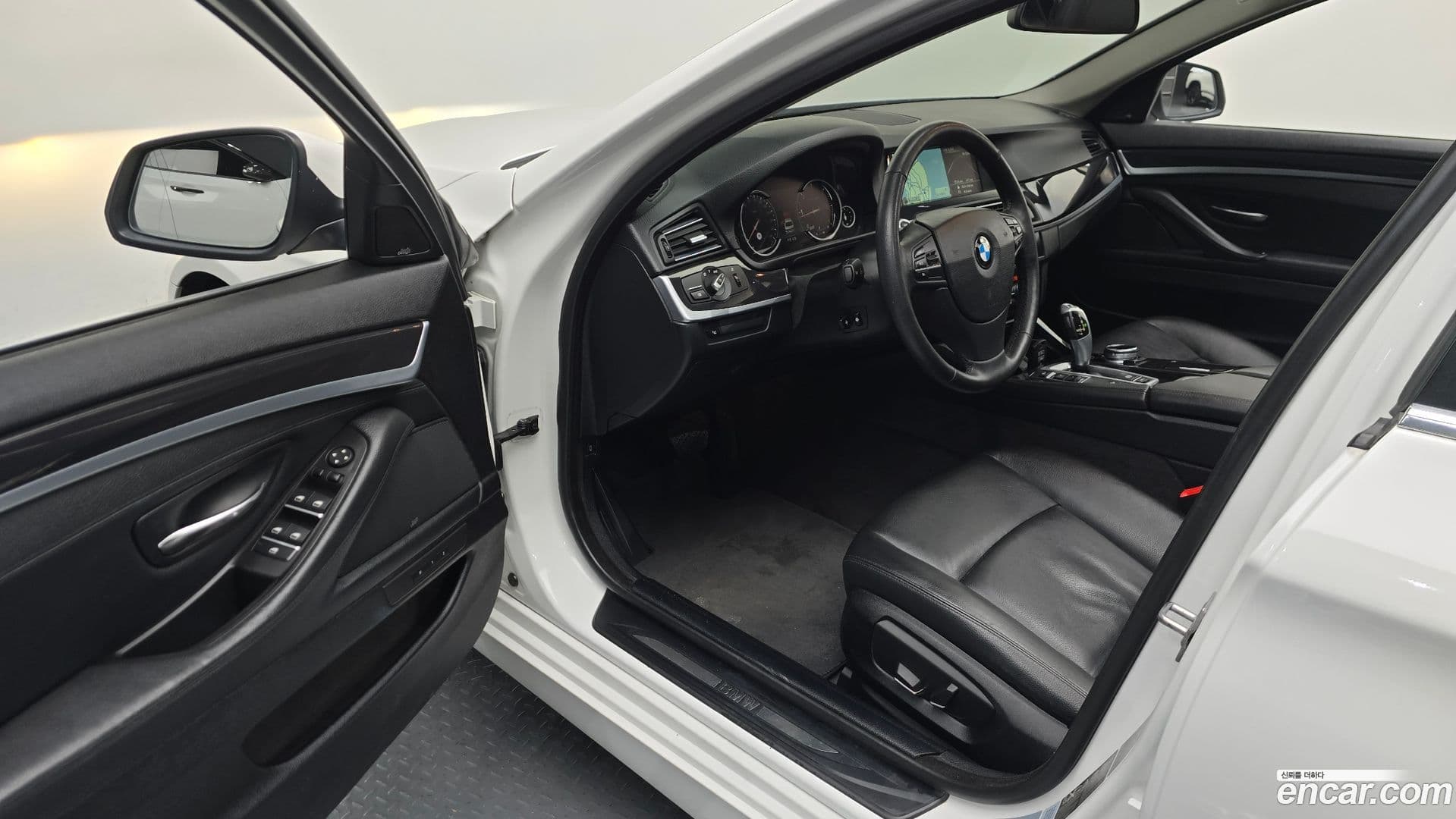 Main__Slider__Photo:5-Series BMW 2013.11-10