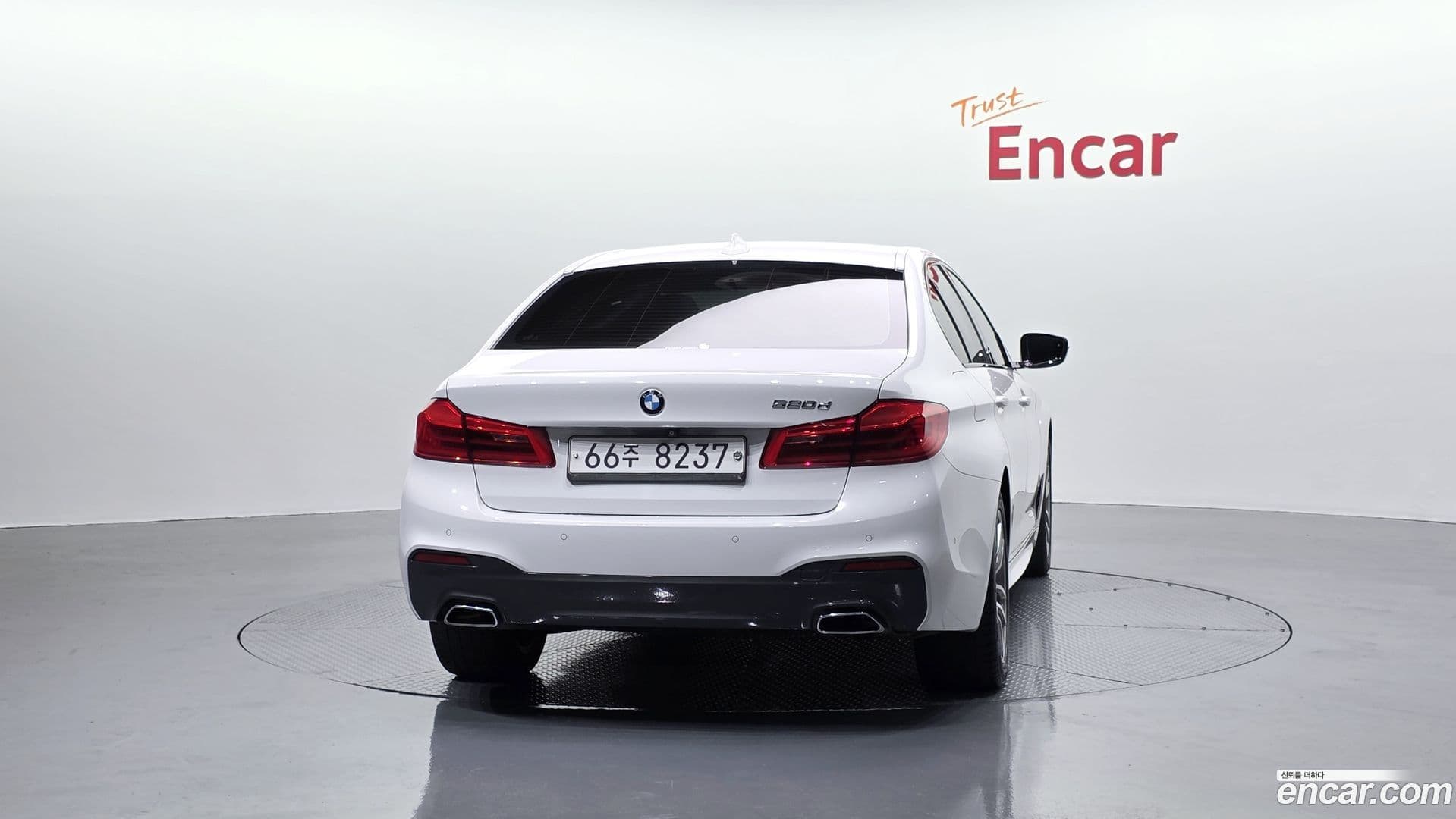 Main__Slider__Photo:5-Series BMW 2017.7-3