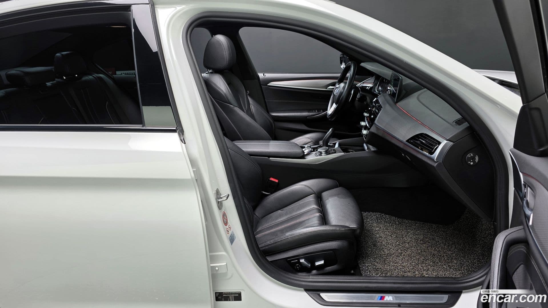 Main__Slider__Photo:5-Series BMW 2017.7-9