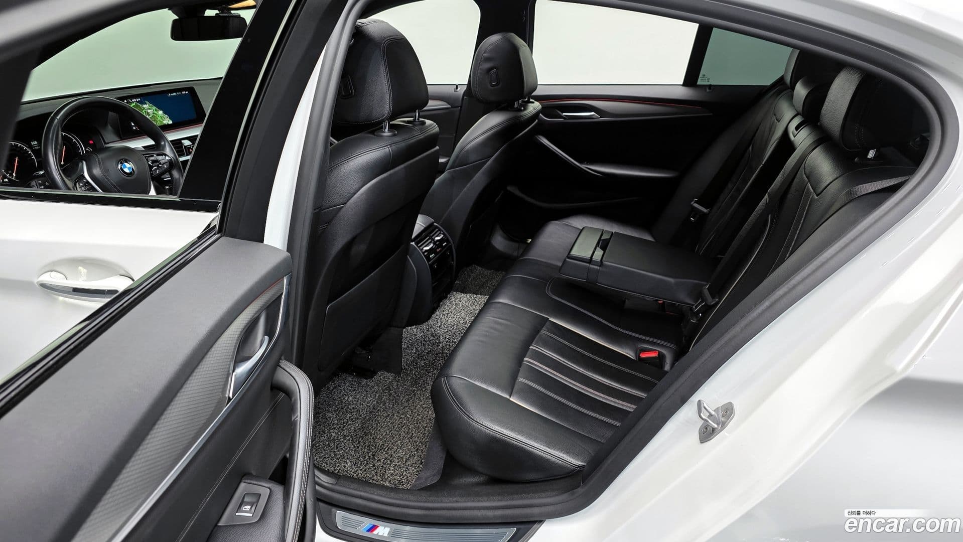 Main__Slider__Photo:5-Series BMW 2017.7-11