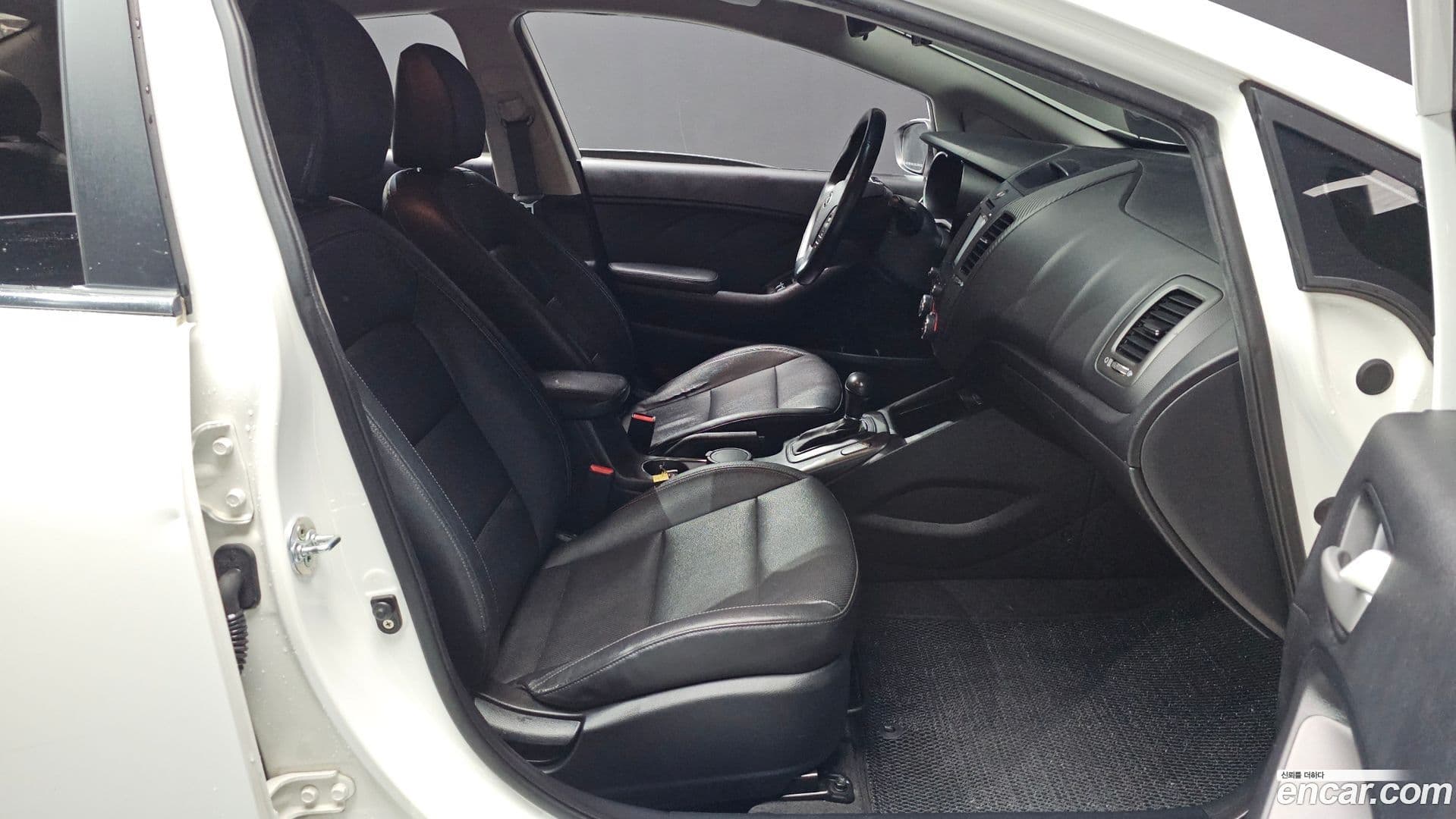 Main__Slider__Photo:K3 Kia 2014.3-10