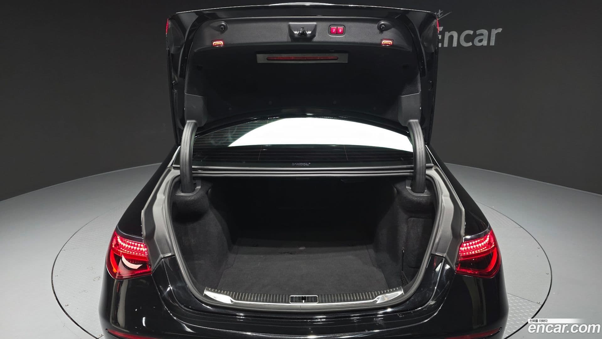 Main__Slider__Photo:S-Class Mercedes-Benz 2022.5-19