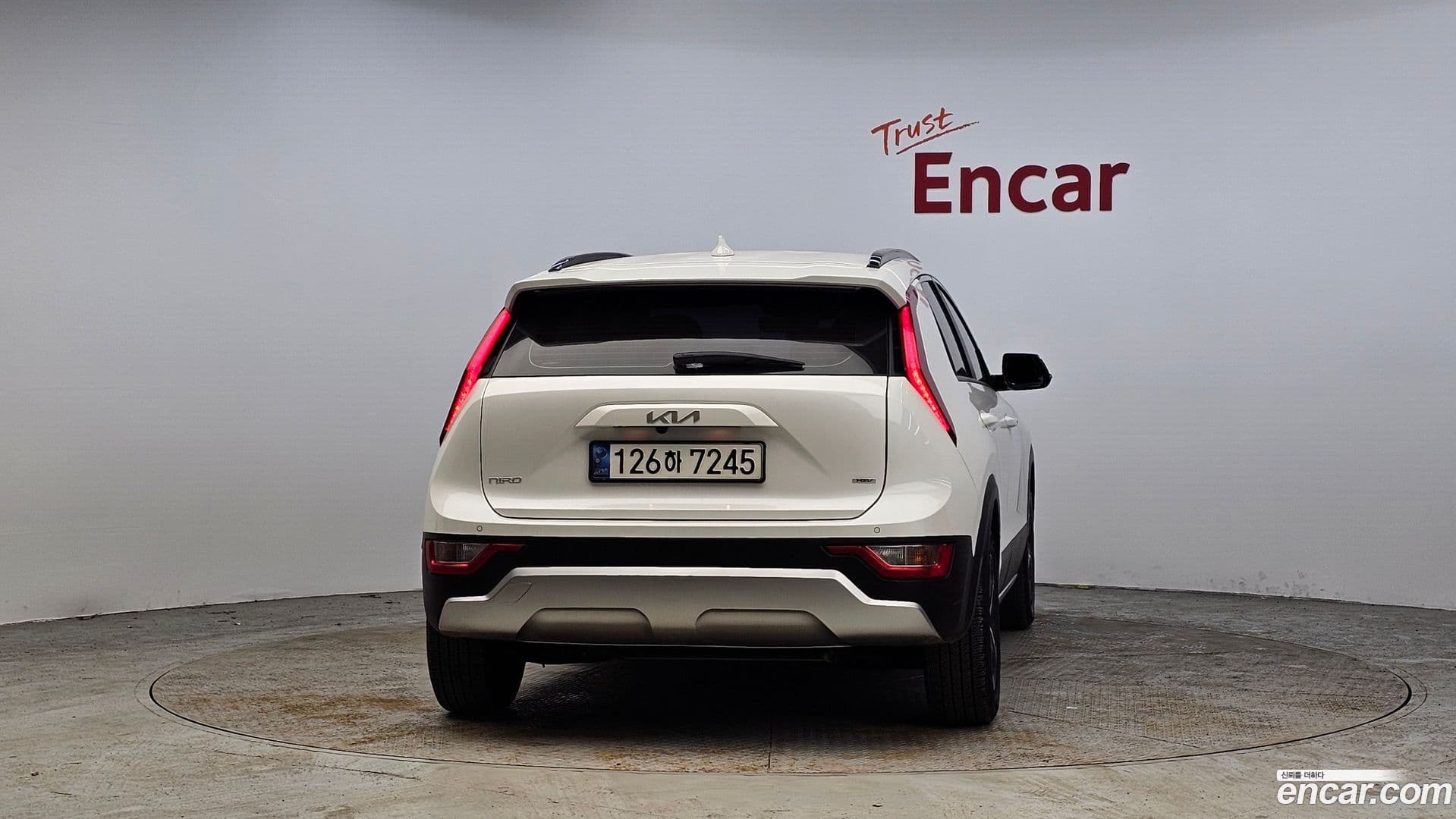 Main__Slider__Photo:Niro Kia 2022.2-3