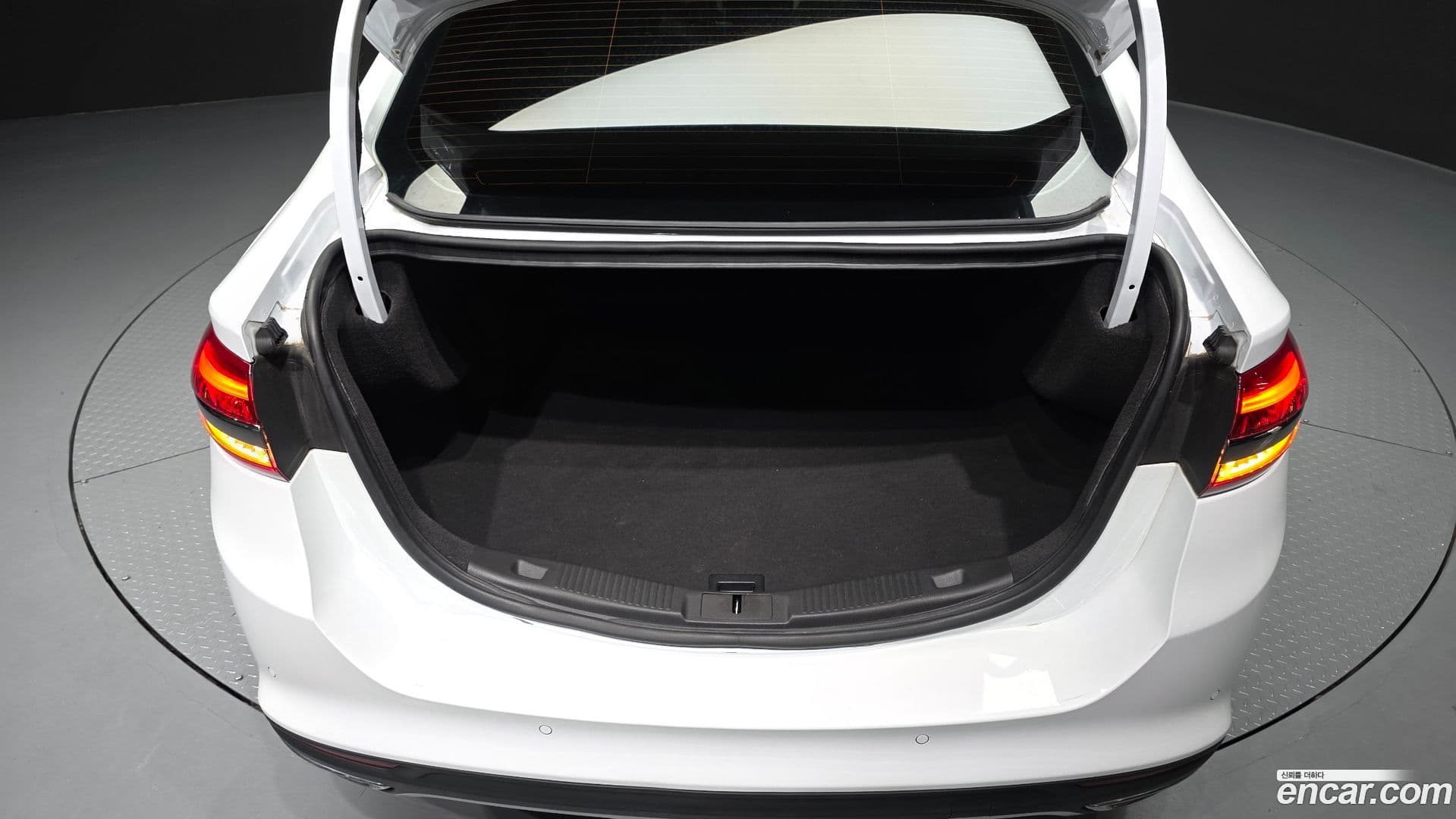 Main__Slider__Photo:Mondeo Ford 2020.11-19