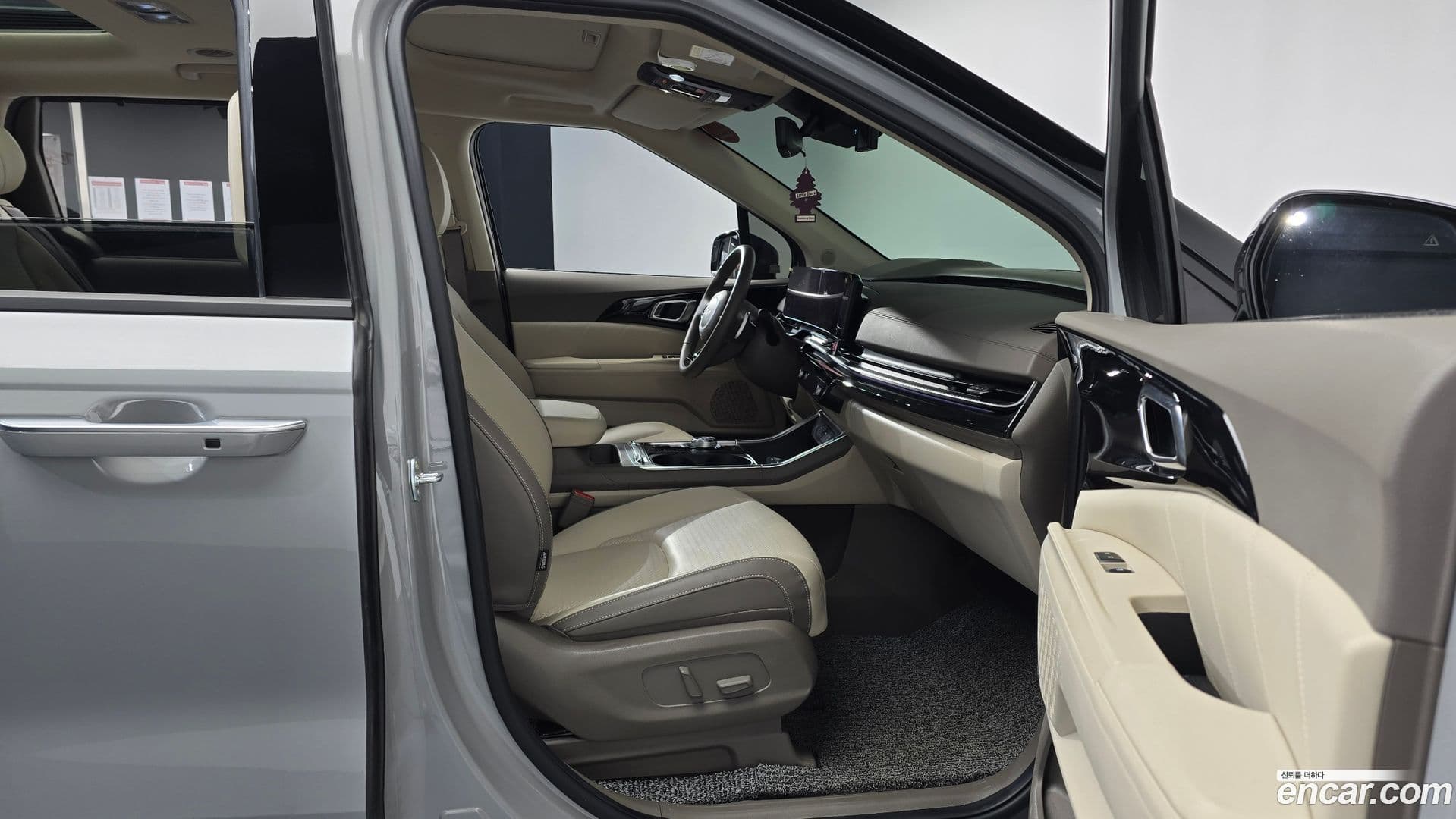 Main__Slider__Photo:Canival Kia 2024.0-10