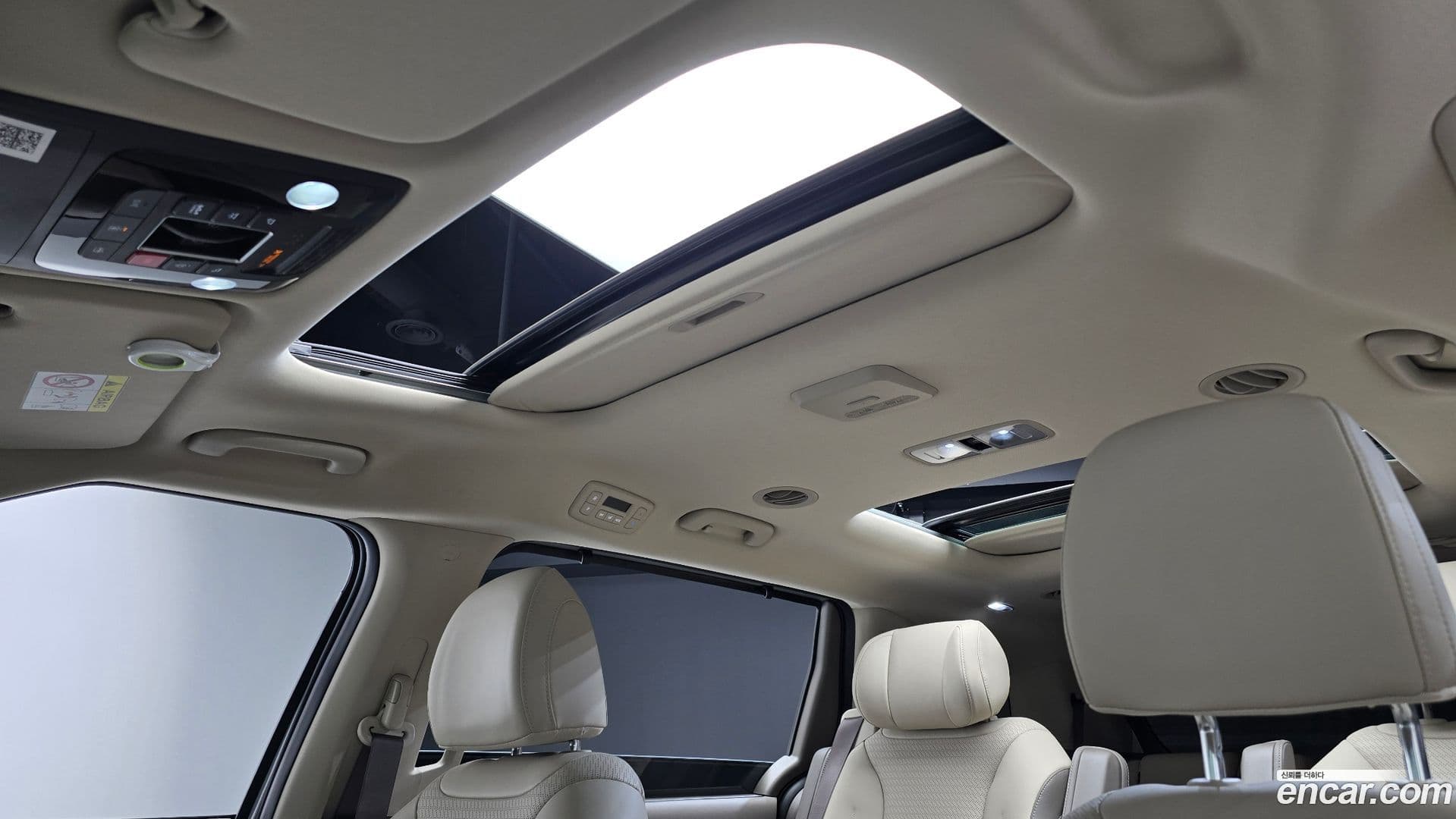 Main__Slider__Photo:Canival Kia 2024.0-18