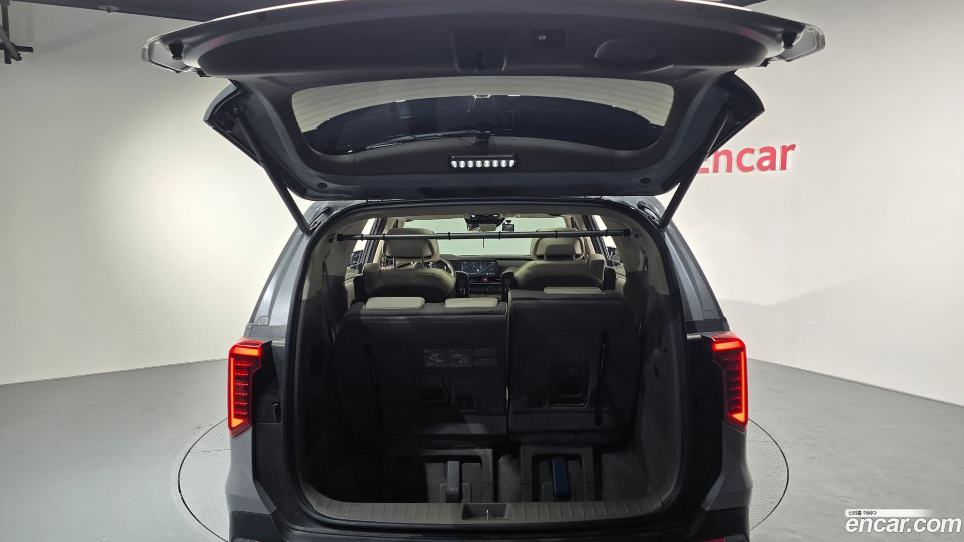 Main__Slider__Photo:Canival Kia 2024.0-19