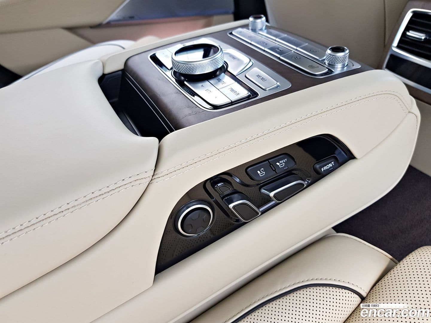 Main__Slider__Photo:K9 Kia 2019.0-16