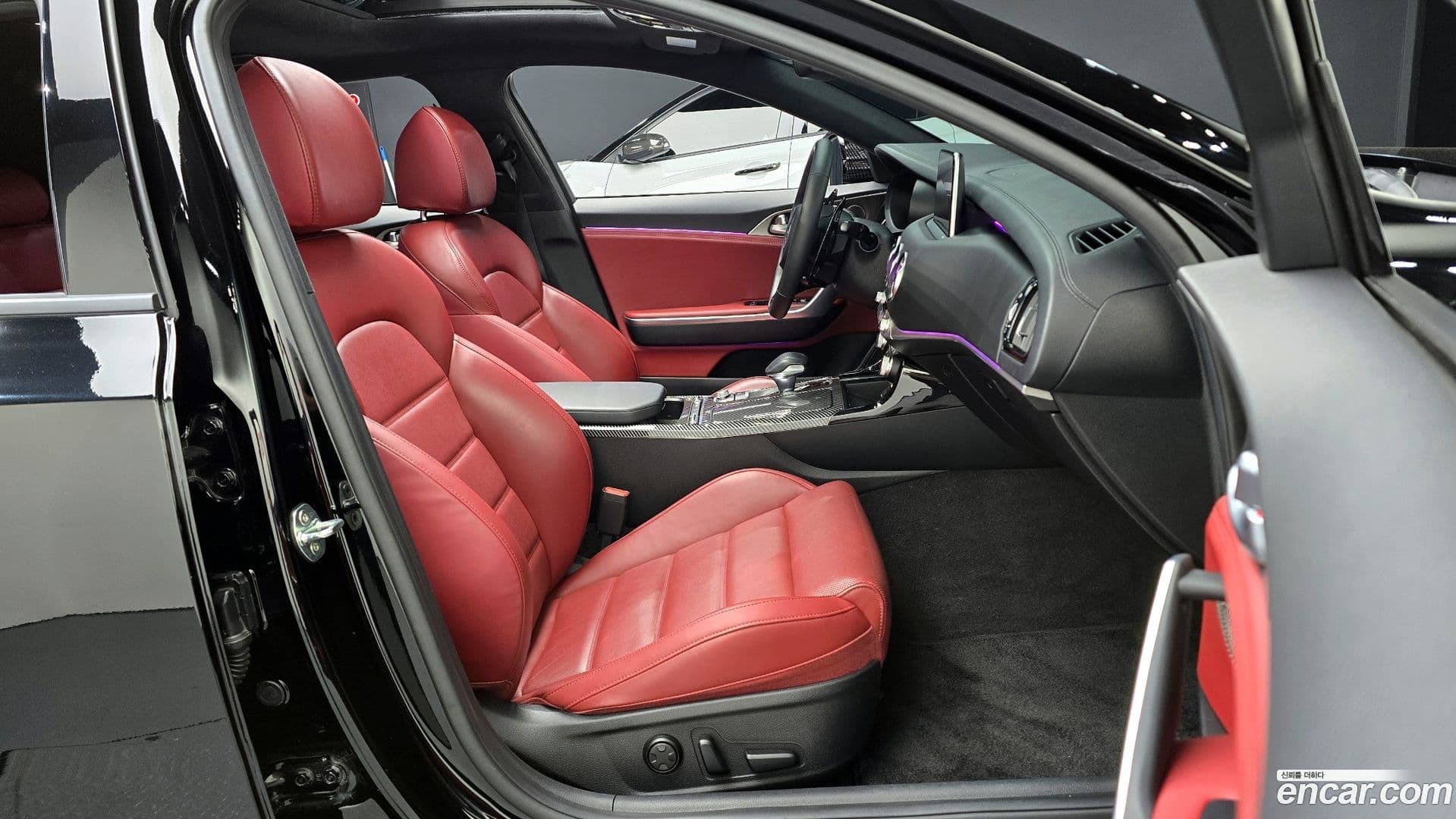 Main__Slider__Photo:Stinger Kia 2019.11-9