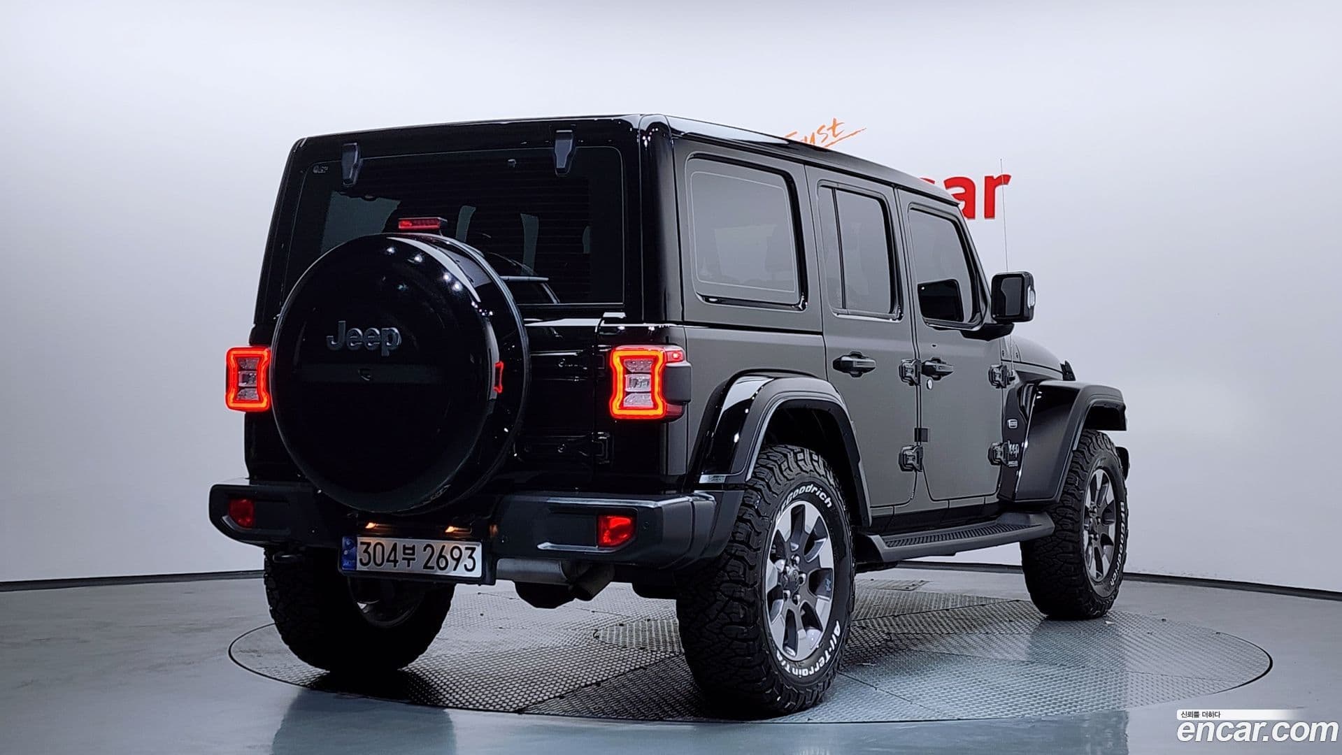 Main__Slider__Photo:Wrangler Jeep 2020.7-1