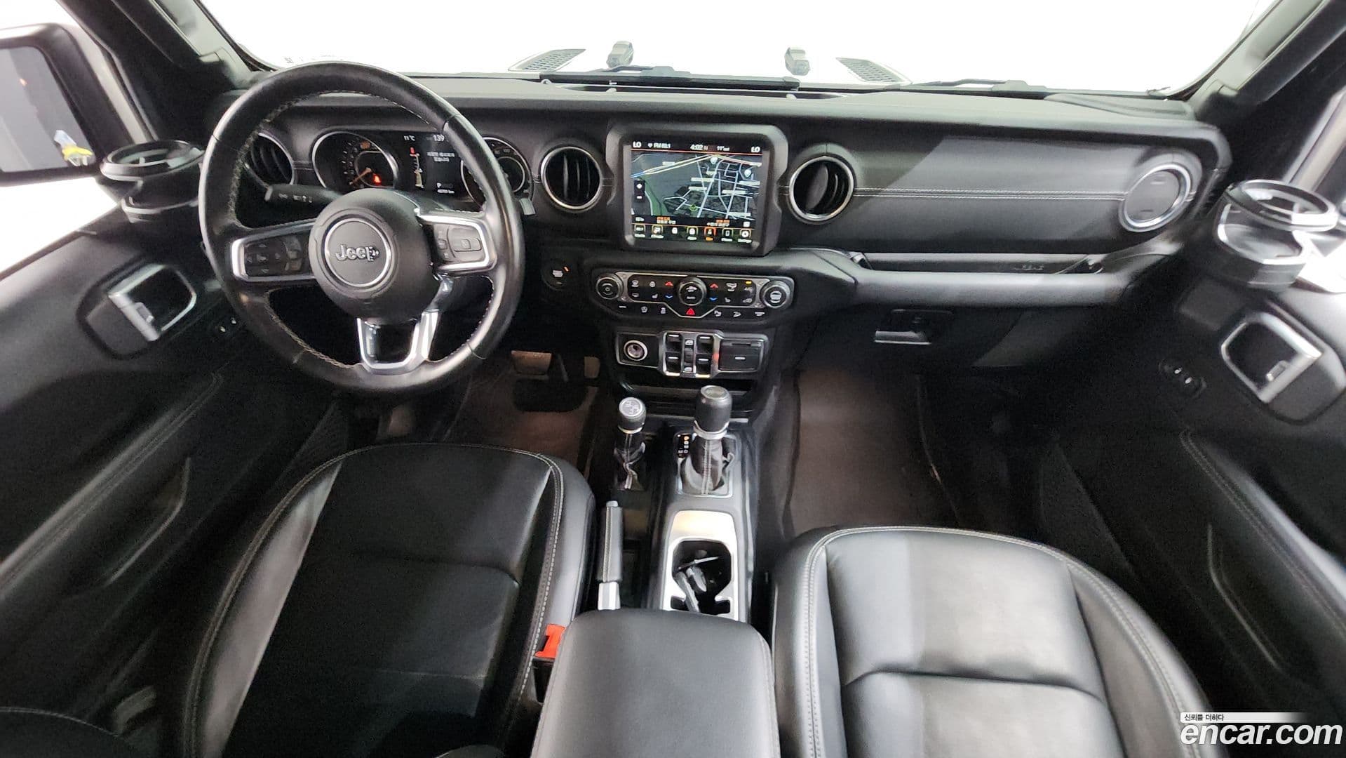 Main__Slider__Photo:Wrangler Jeep 2020.7-6