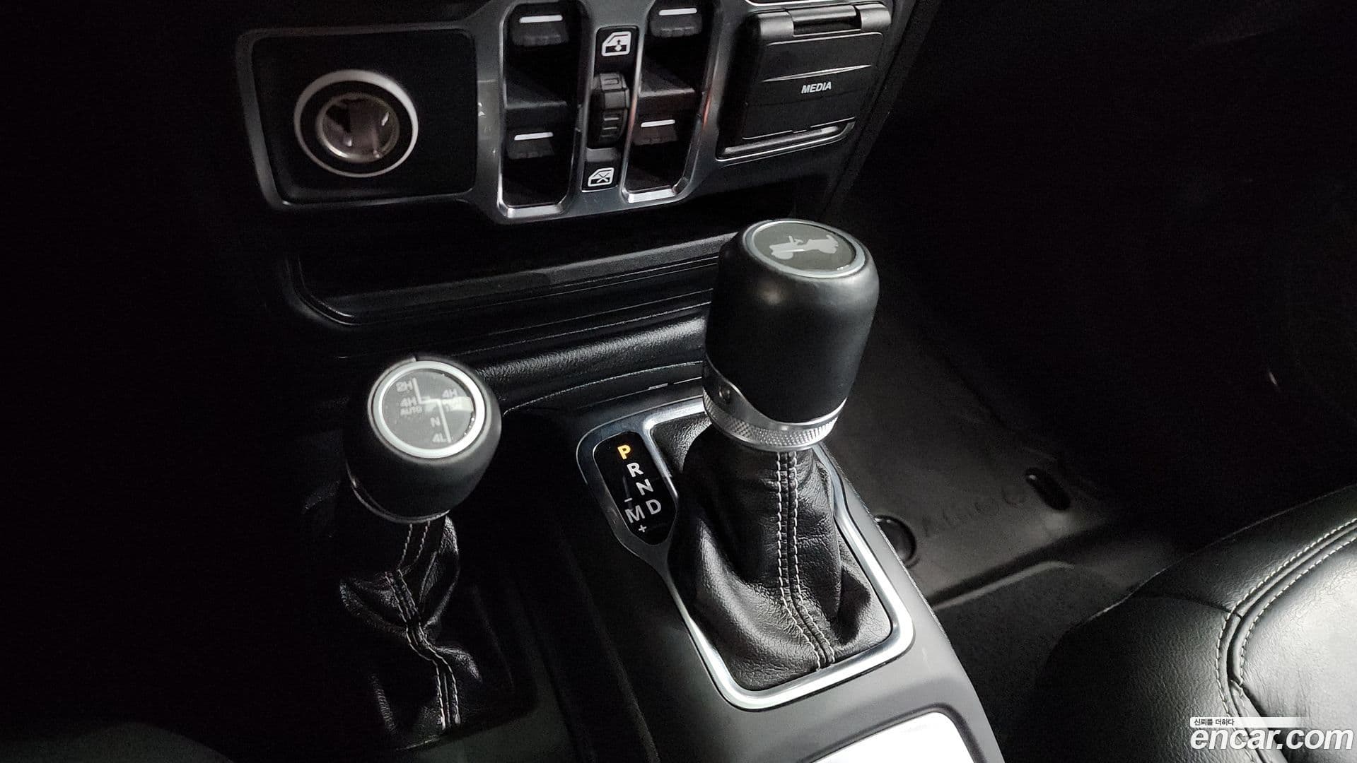 Main__Slider__Photo:Wrangler Jeep 2020.7-8