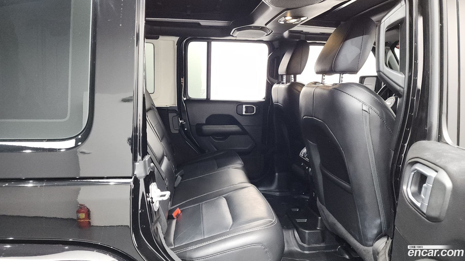 Main__Slider__Photo:Wrangler Jeep 2020.7-11