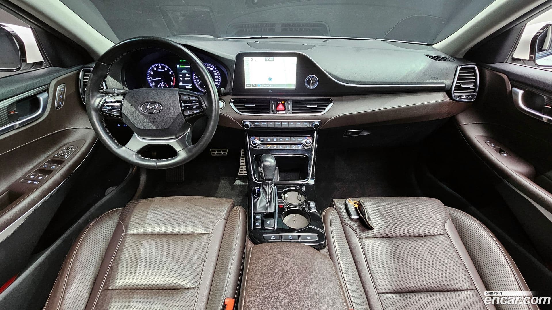 Main__Slider__Photo:Grandeur Hyundai 2017.5-6